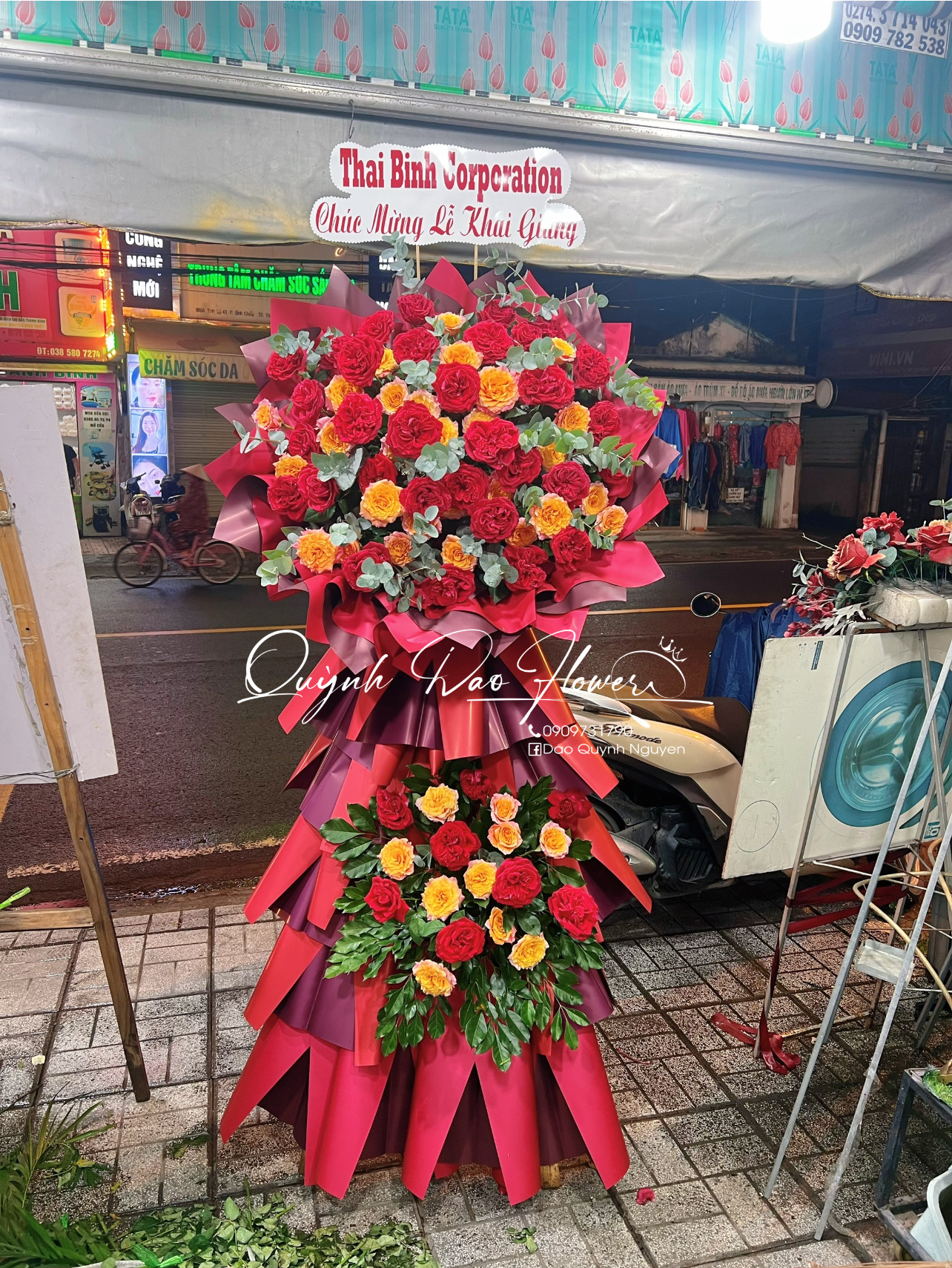 Kệ hoa rực rỡ