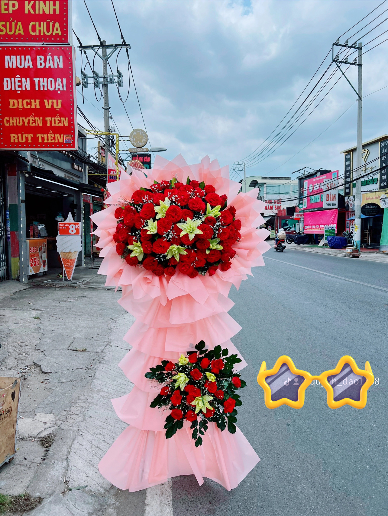 Kệ khai trương tone đỏ to đẹp 