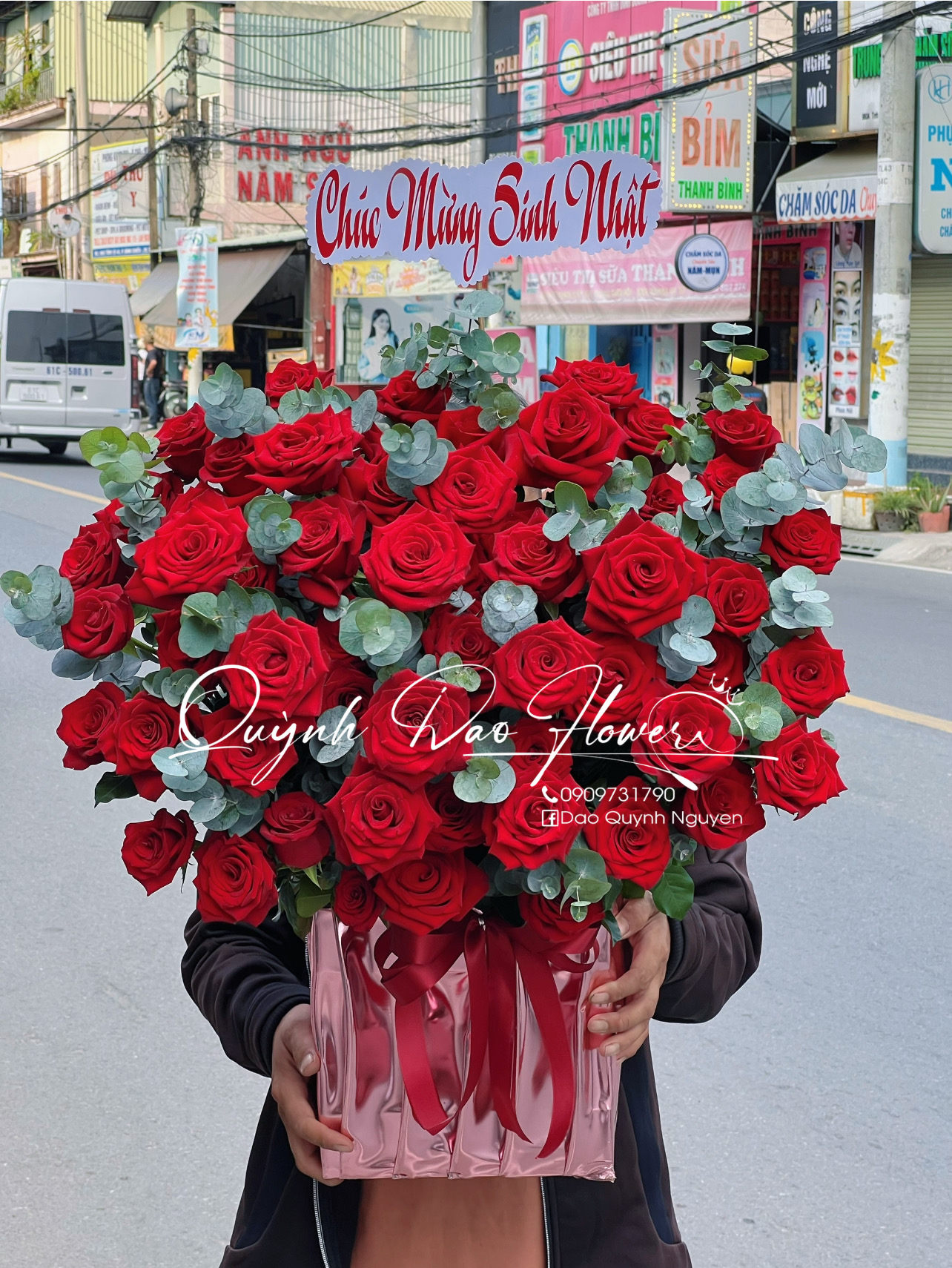 Giỏ hoa đỏ tươi 
