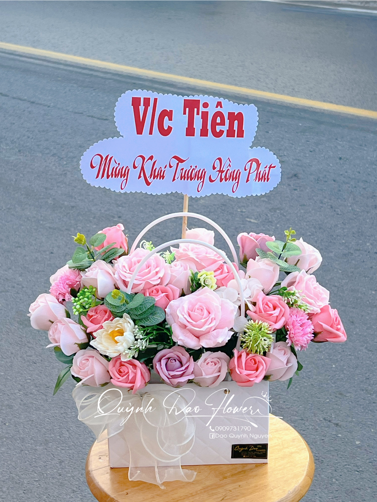 Giỏ hoa sáp để bàn thủ Đức 