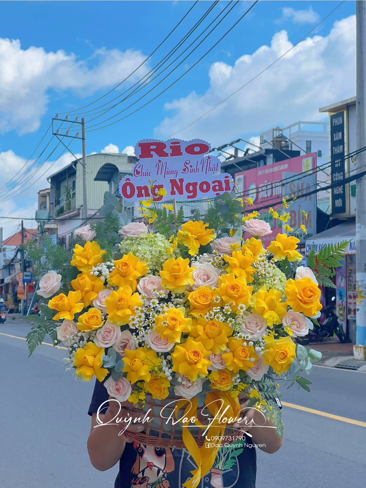 Giỏ hoa khai trương vàng rực rỡ 