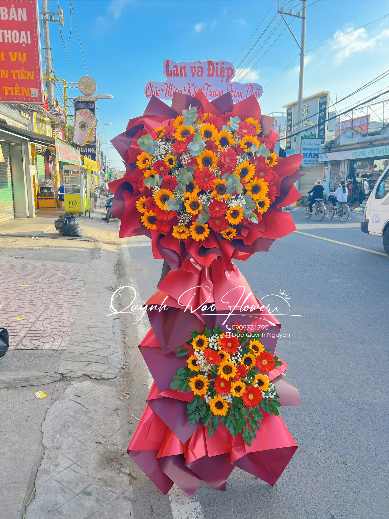 Kệ khai trương hoa hướng dương đồng tiền 