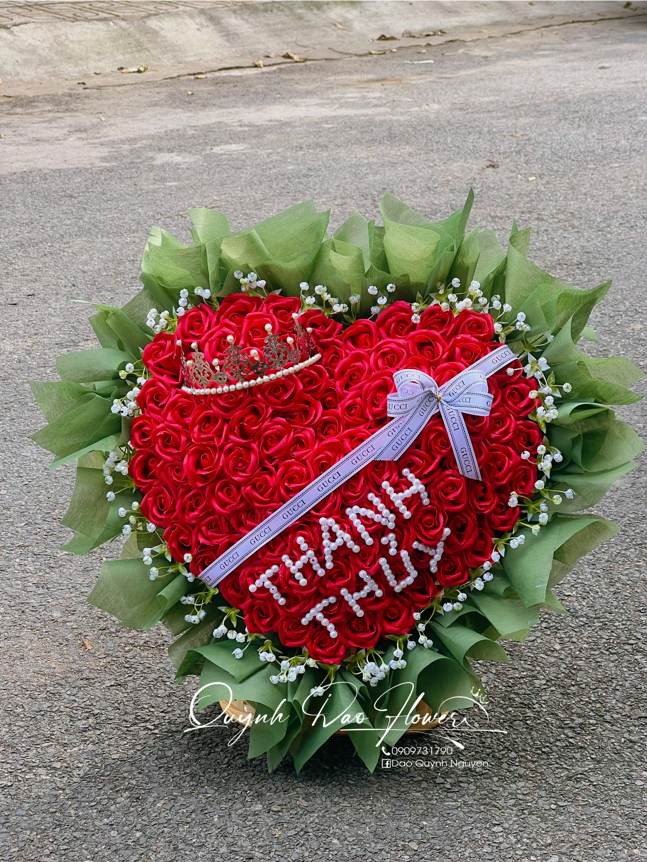 Giỏ hoa sáp trái tim 99 bông để bàn