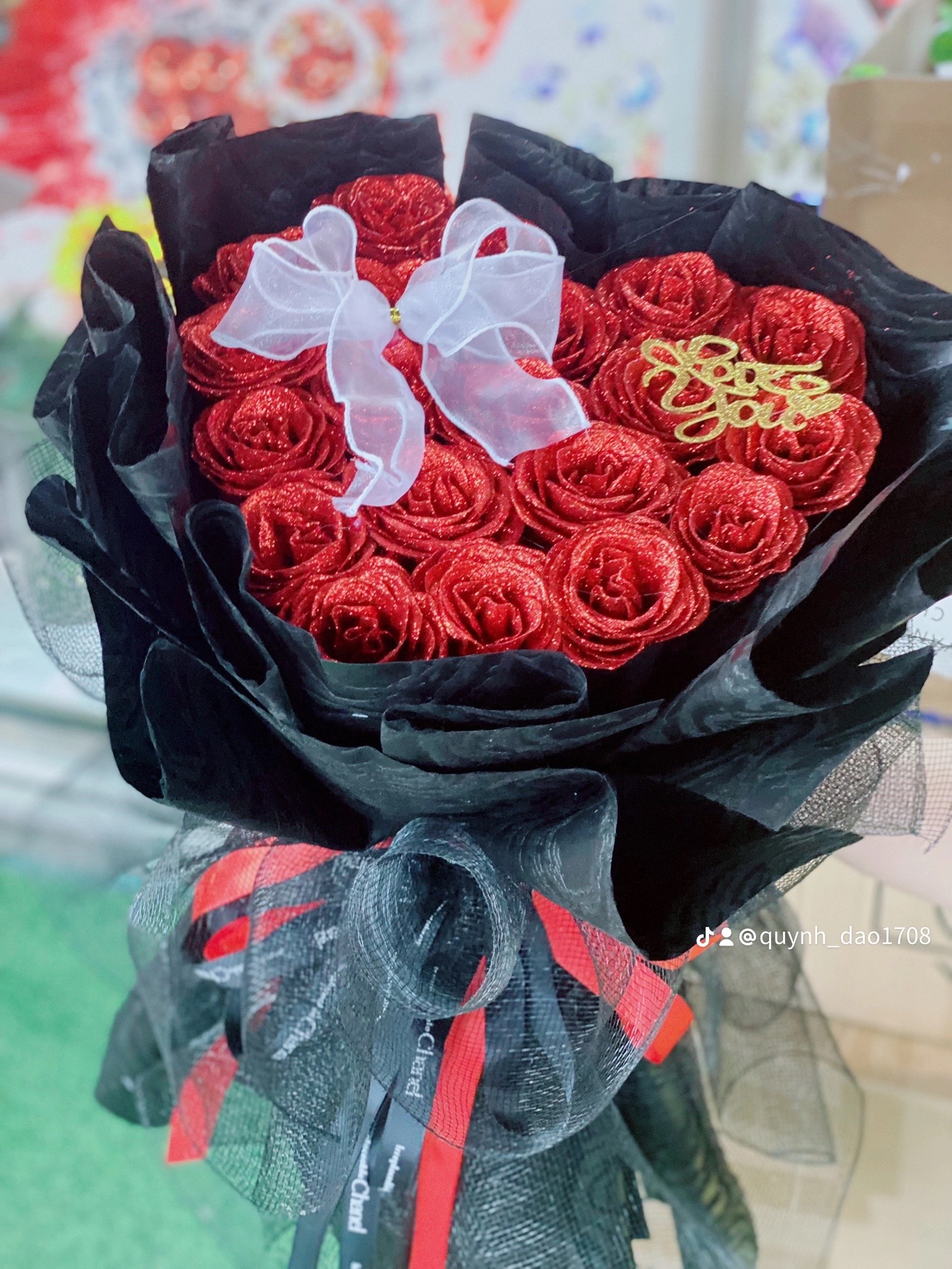 Bó hoa trái tim đỏ sang trọng 