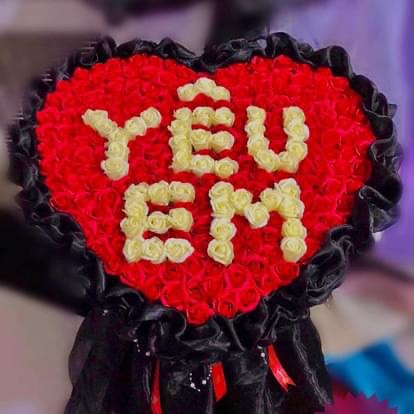 Bó hoa trái tim chữ yêu em đẹp 