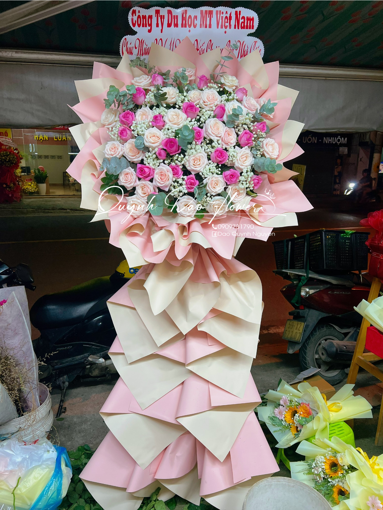 Kệ hoa Hồng sen