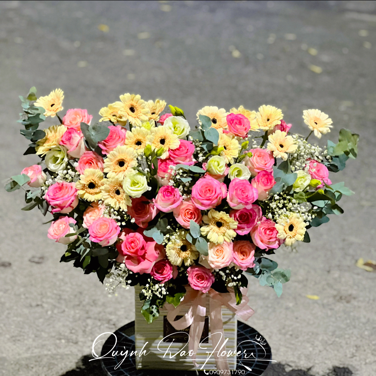 Giỏ hoa hồng mix đồng tiền vàng 