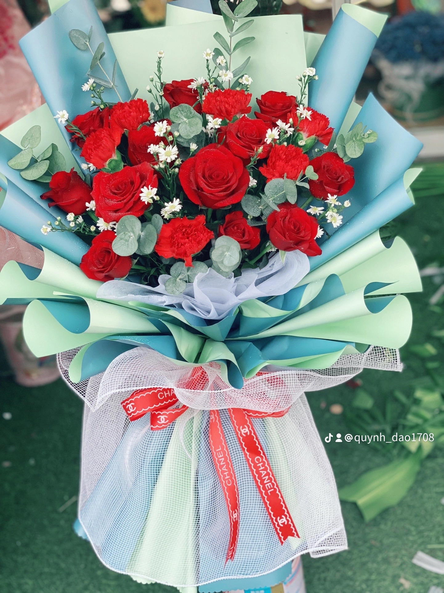 Bó hoa Hồng đỏ tặng mẹ