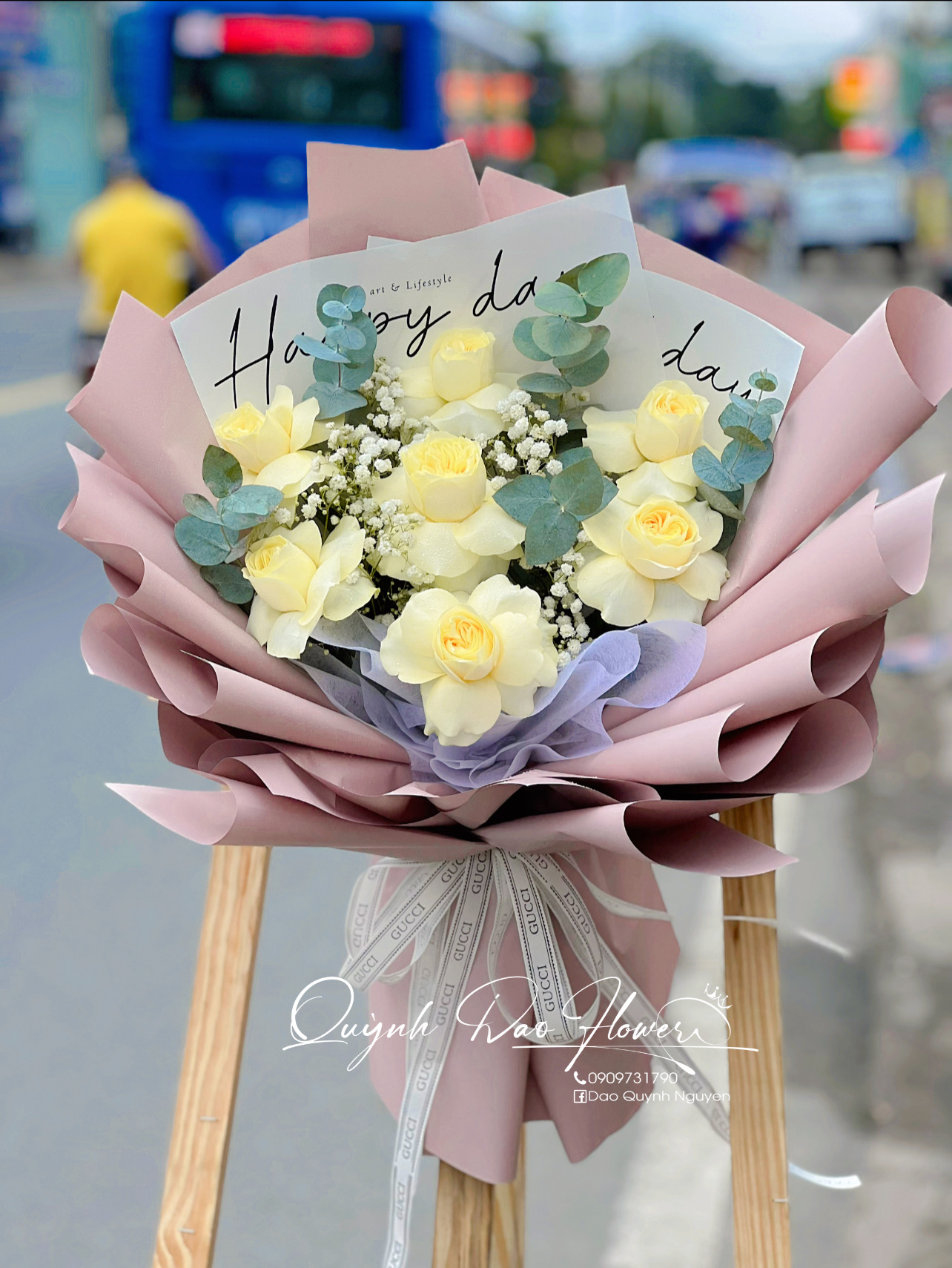 Bó hoa hồng vàng tặng tốt nghiệp 