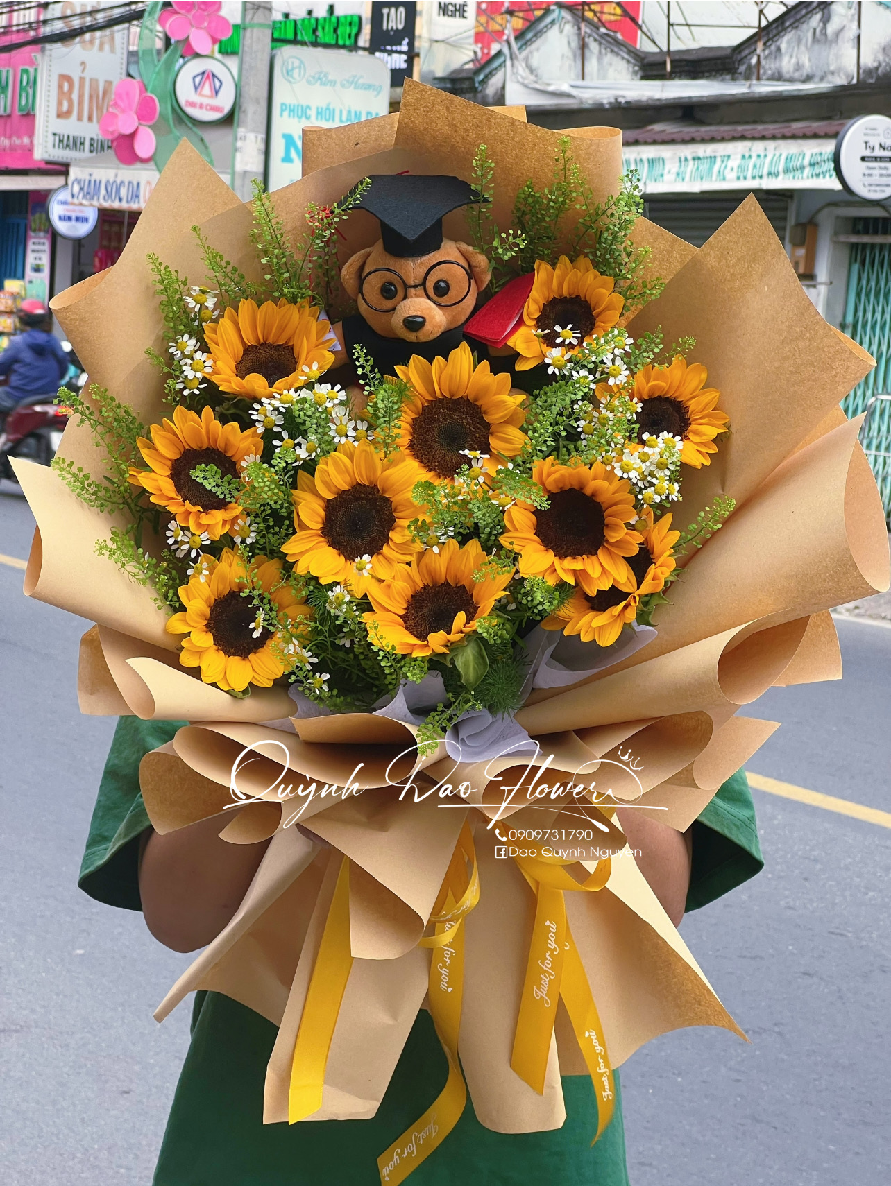 Bó hoa hướng dương kèm gấu tốt nghiệp 🧑‍🎓 