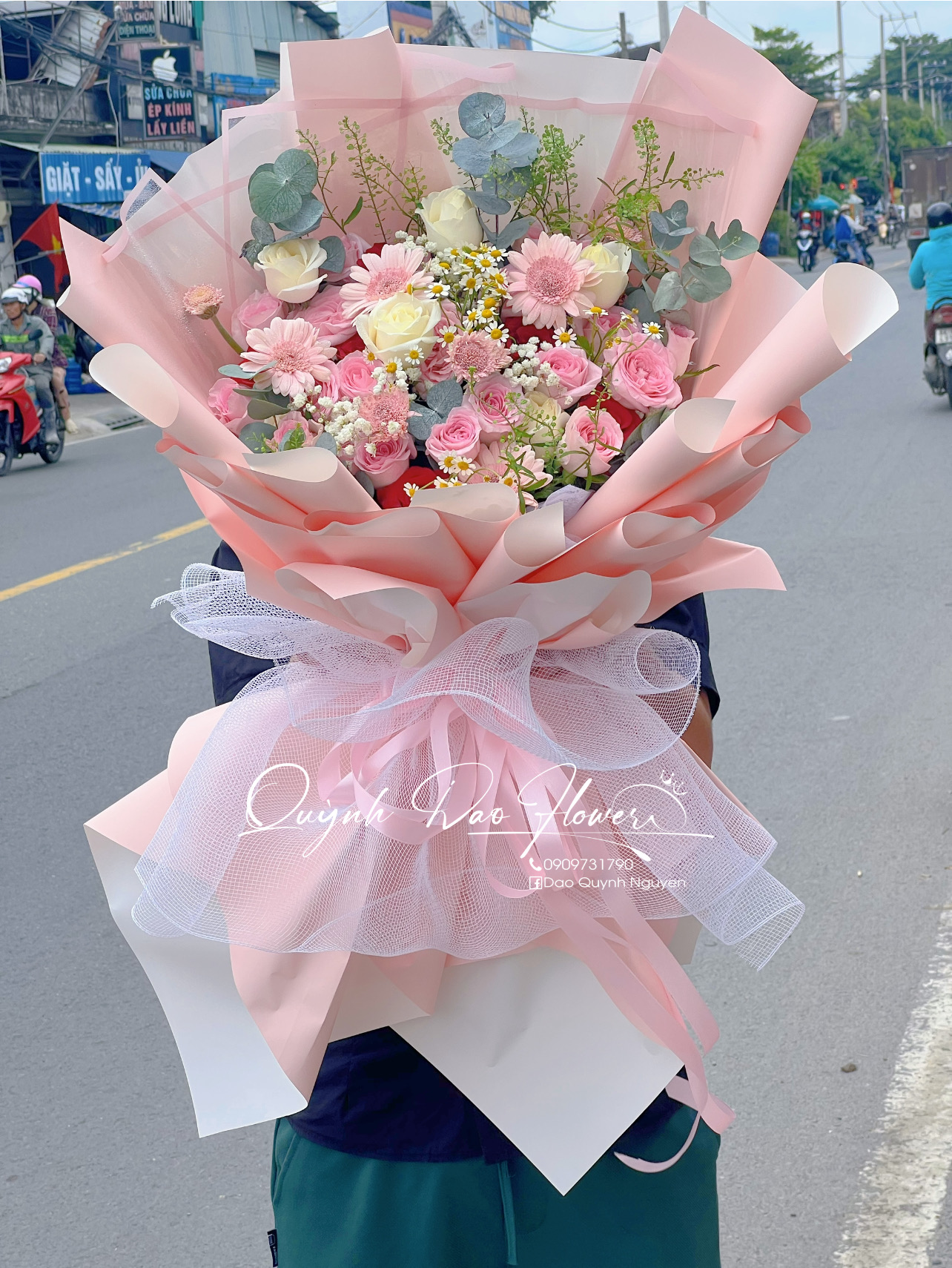 Hoa mix tone hồng gần thuận an