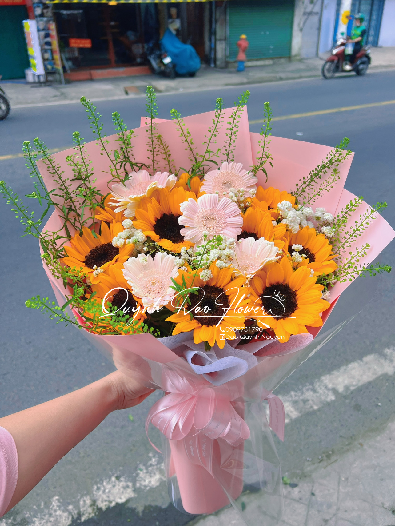 Hoa tốt nghiệp tặng con trai 