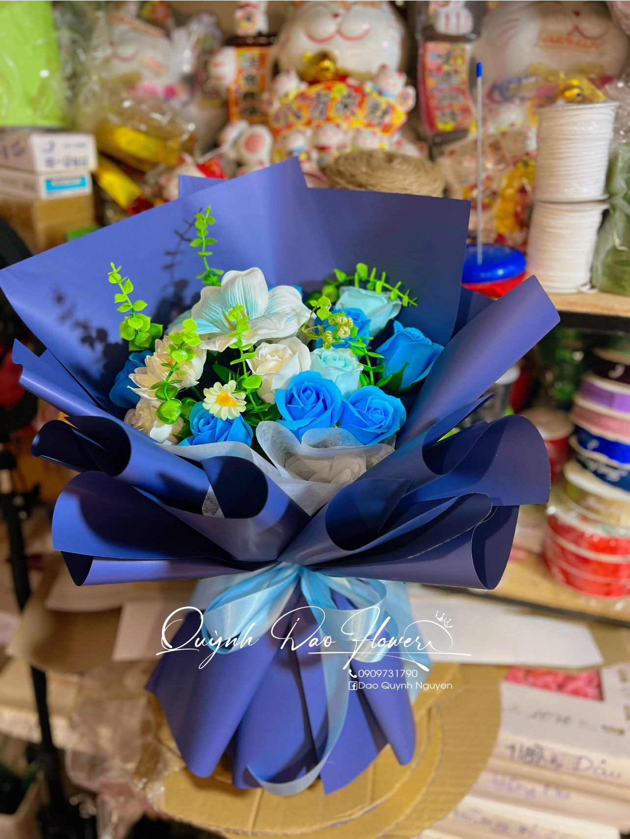 Bó hoa xanh dương tặng bạn trai