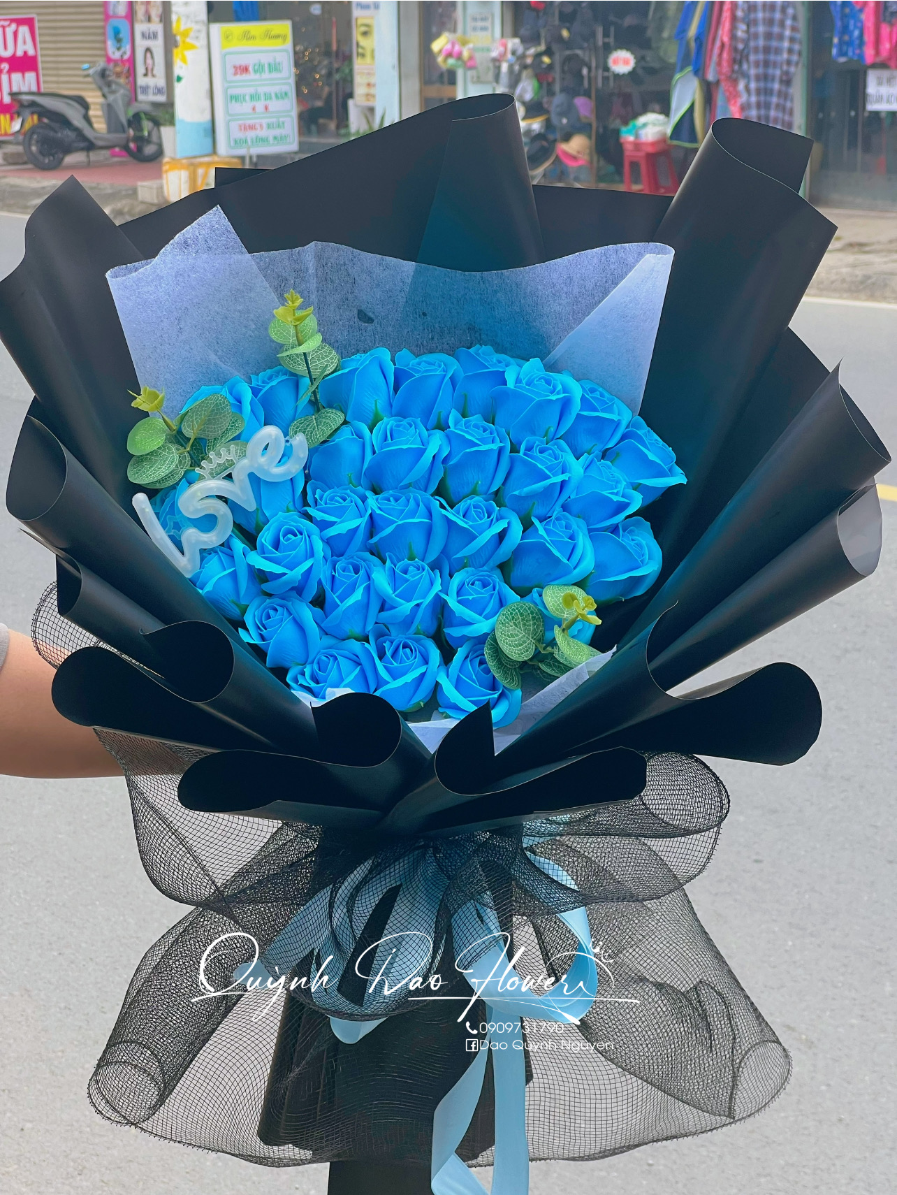 Bó hoa sáp tone xanh dương tặng bạn trai