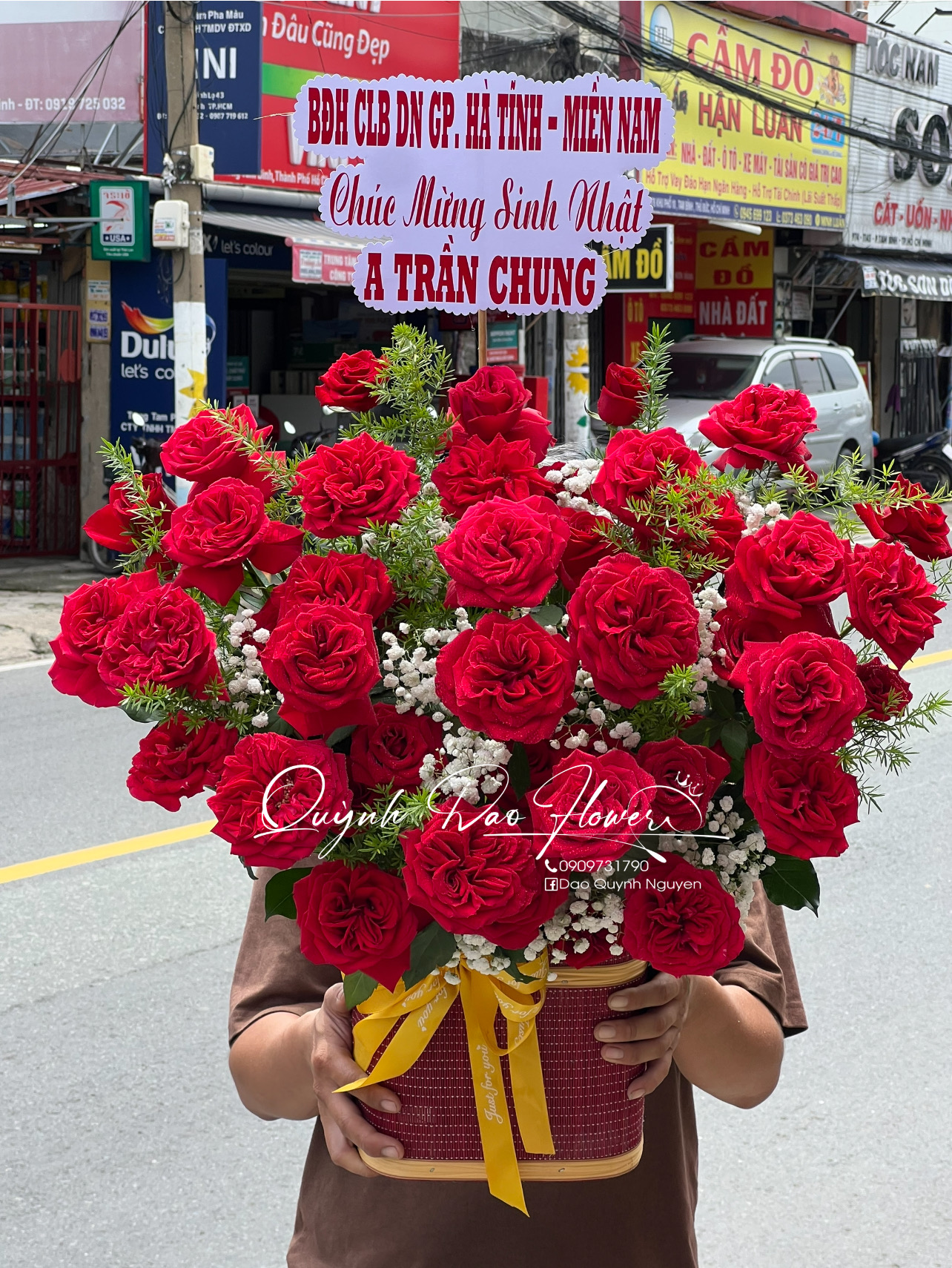 Giỏ hoa ô đỏ