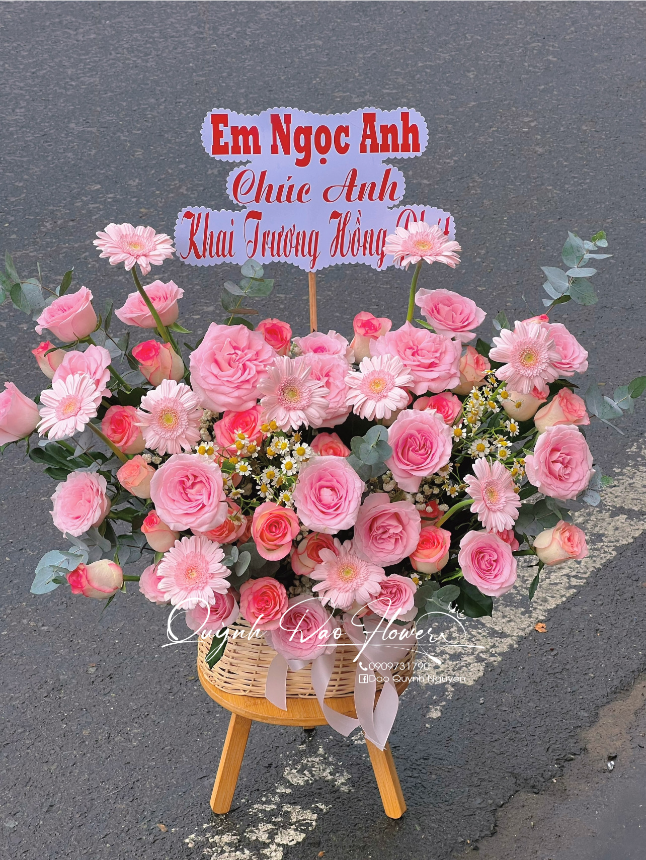 Giỏ hoa tone hồng rẻ đẹp quận 12