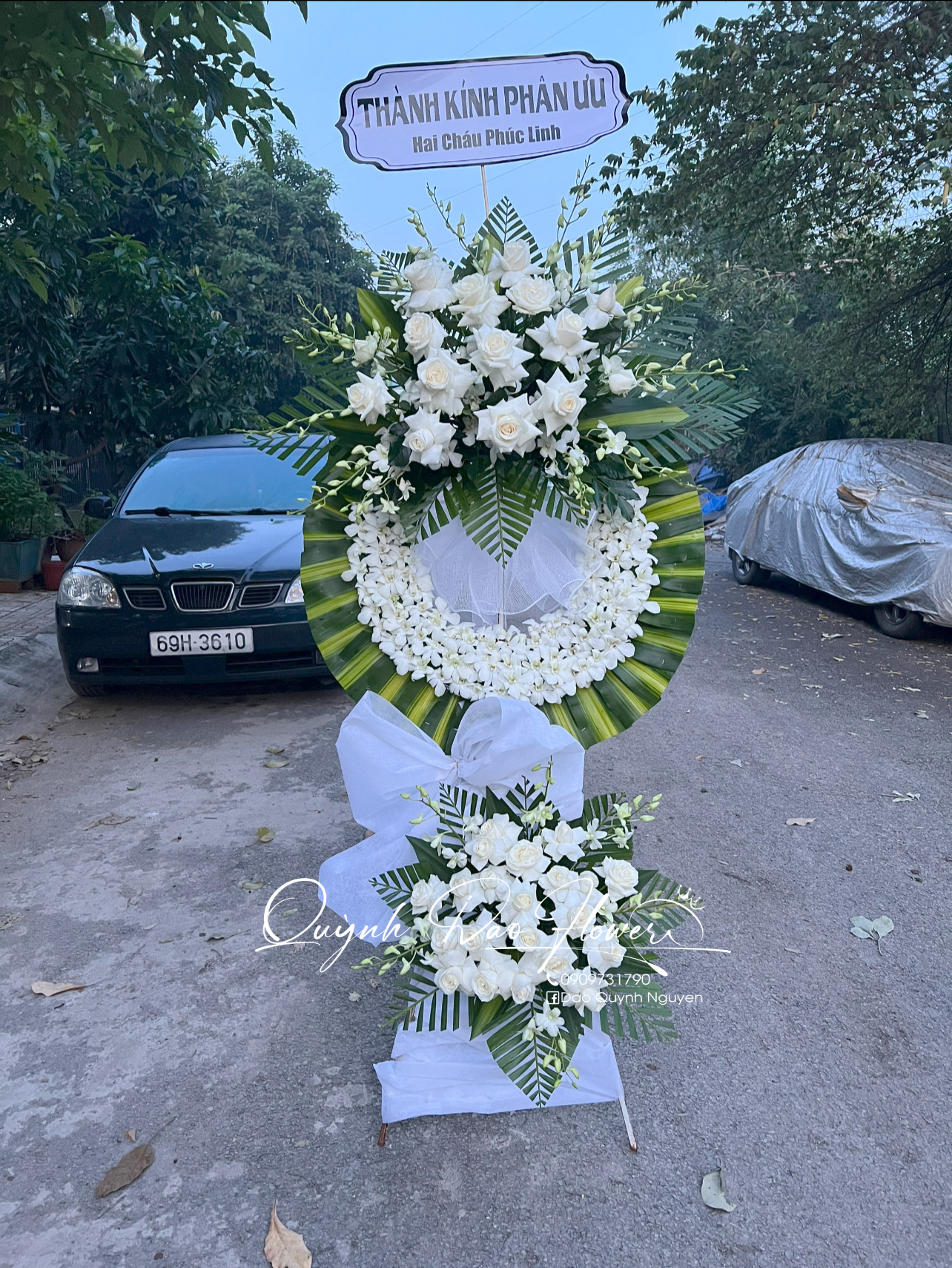 Kệ hoa viếng, chia buồn lan trắng 