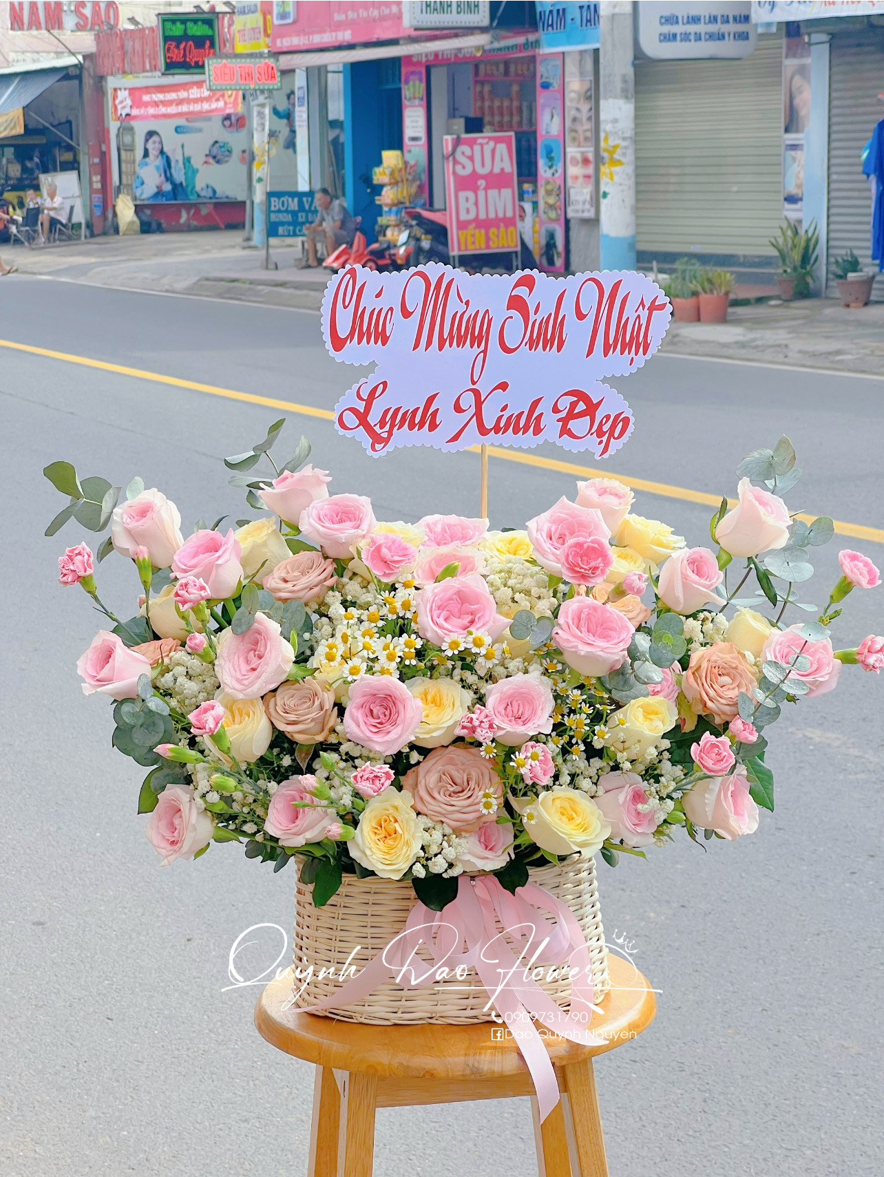Giỏ hoa, lẵng hoa để bàn mix tone hồng  Thuận Giao