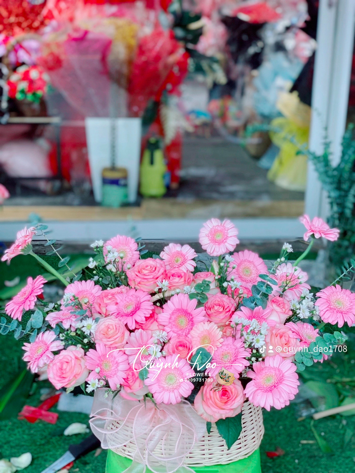 Giỏ hoa màu Hồng nhỏ xinh
