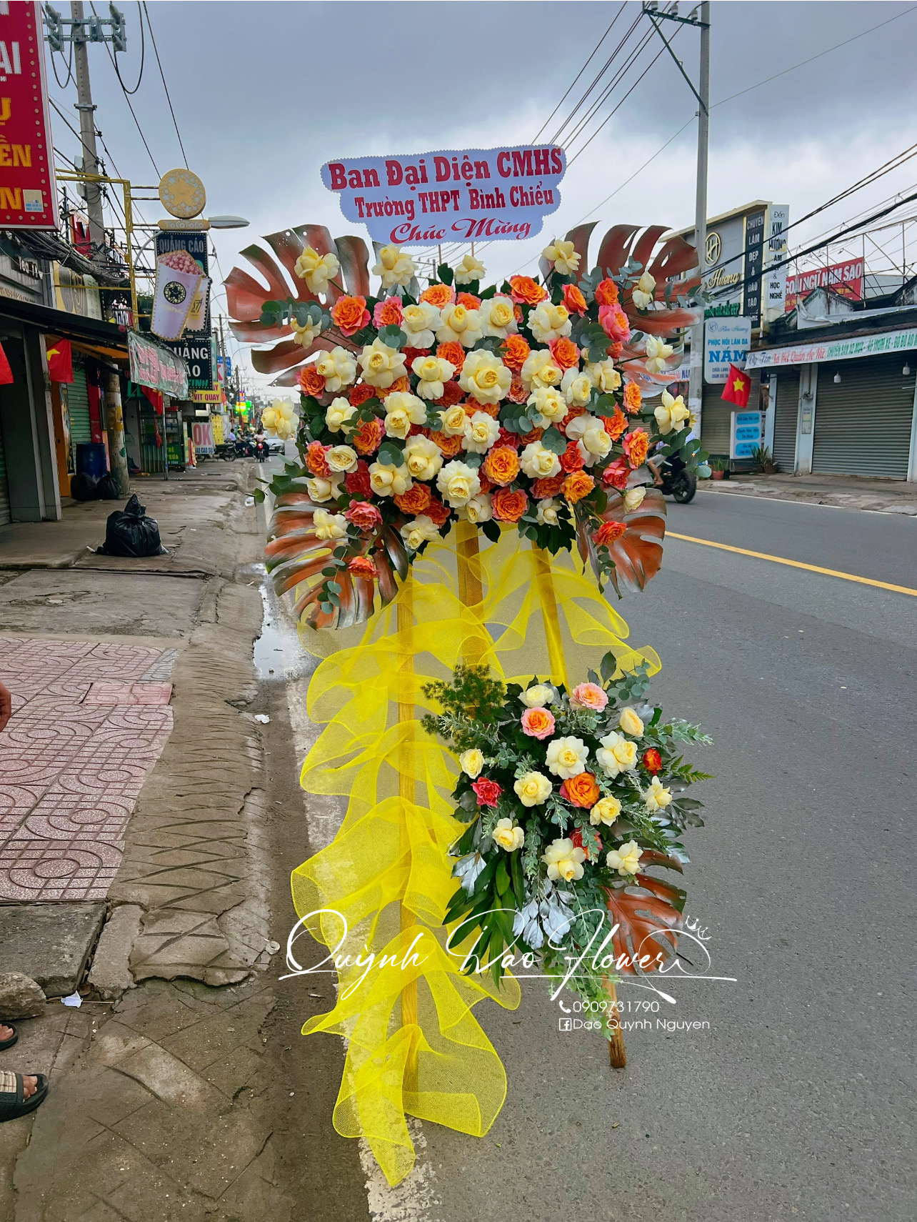 Kệ khai giảng hiện đại 