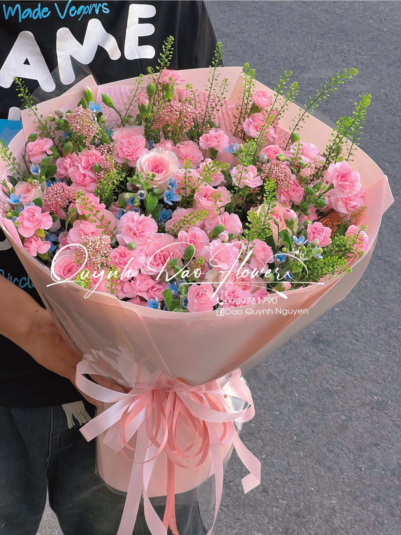 Bó hoa cẩm chướng mix lam tinh