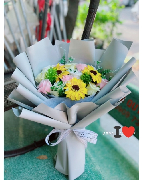 Bó hoa sáp tốt nghiệp tặng bạn trai lễ Trưởng thành 