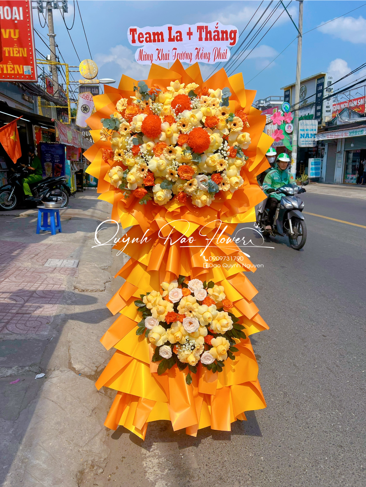 Kệ khai trương cam vàng to đẹp 