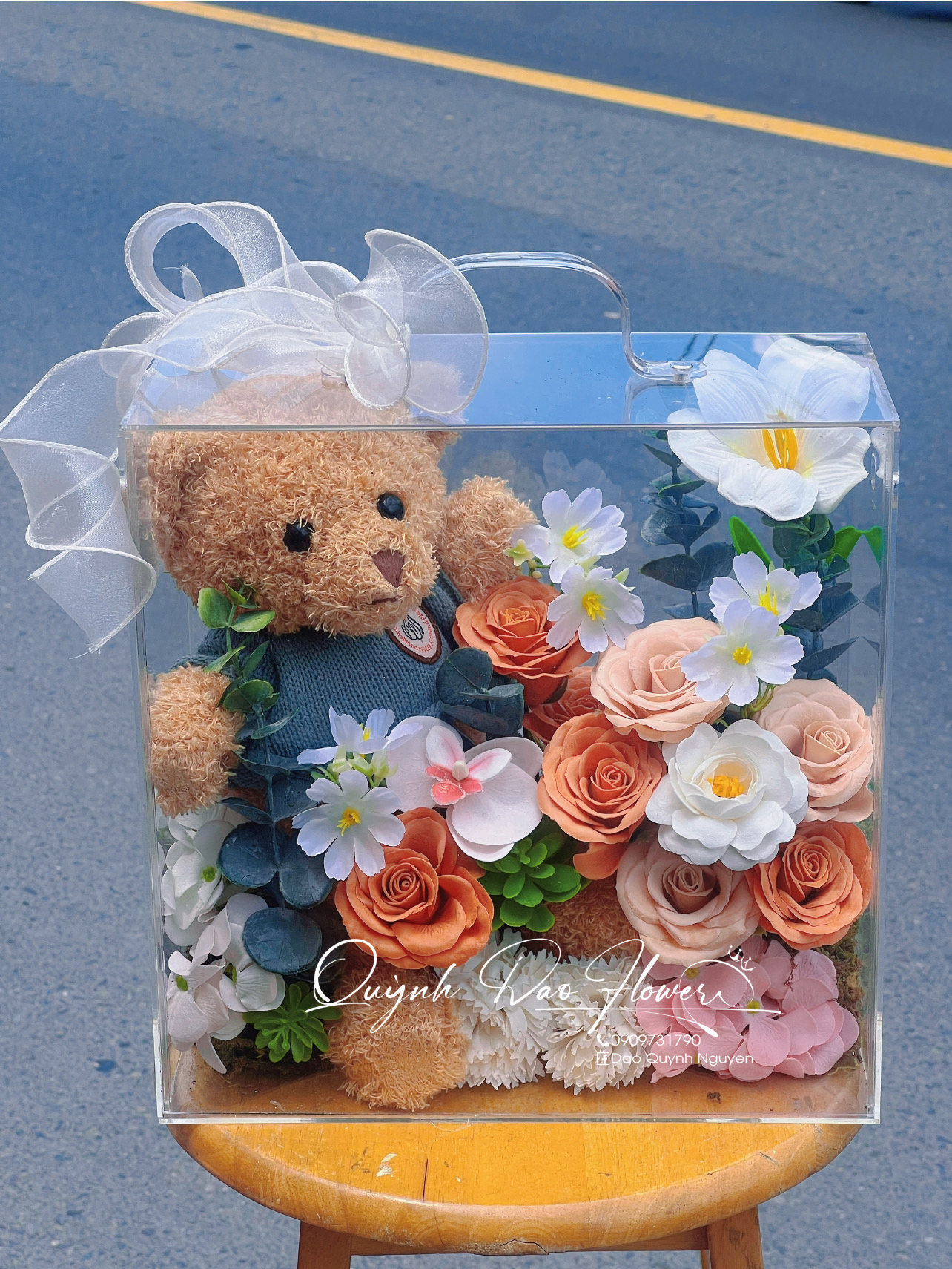 Hộp mica gấu teddy mix hoa sáp cao cấp 
