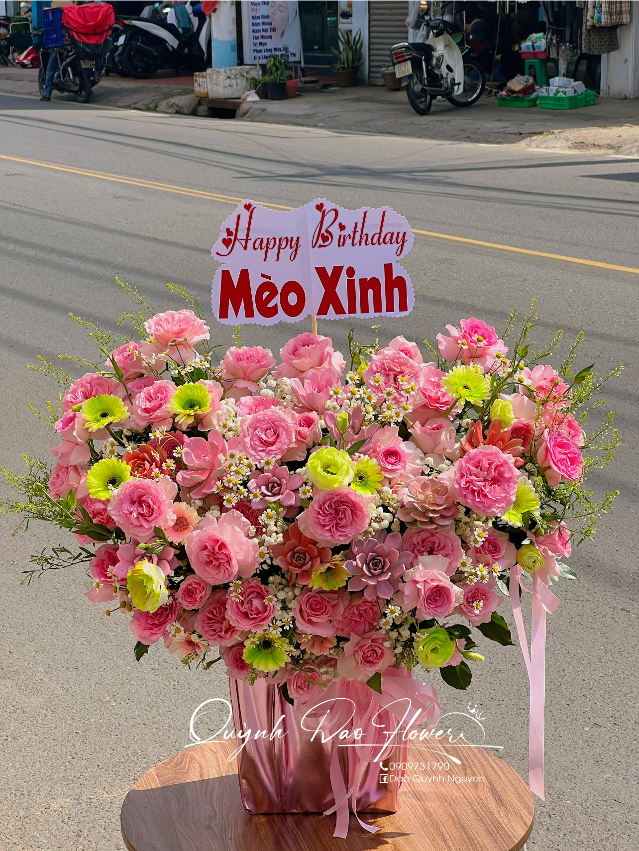 Giỏ hoa hồng paster tặng sinh nhật to đẹp tại quận 1