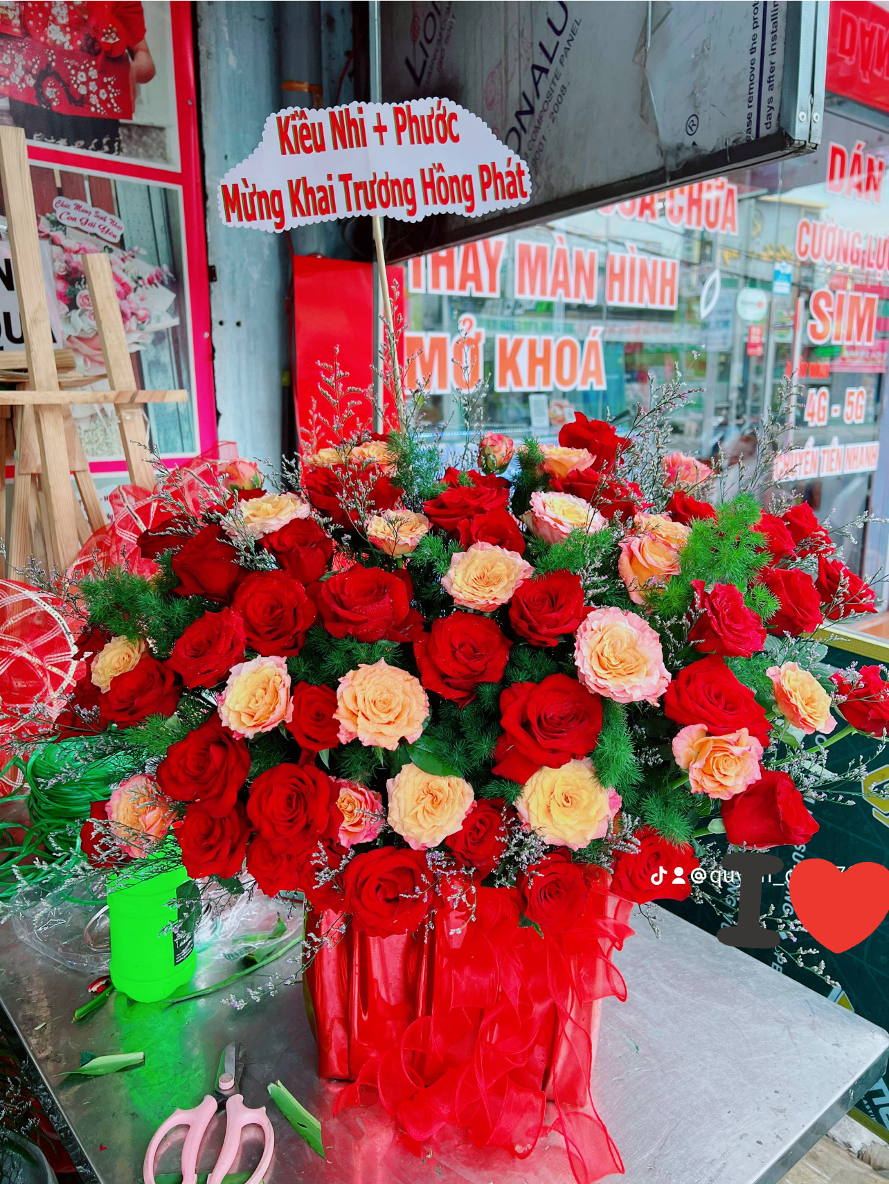 Giỏ hoa khai trương tone đỏ cam rẻ đẹp 