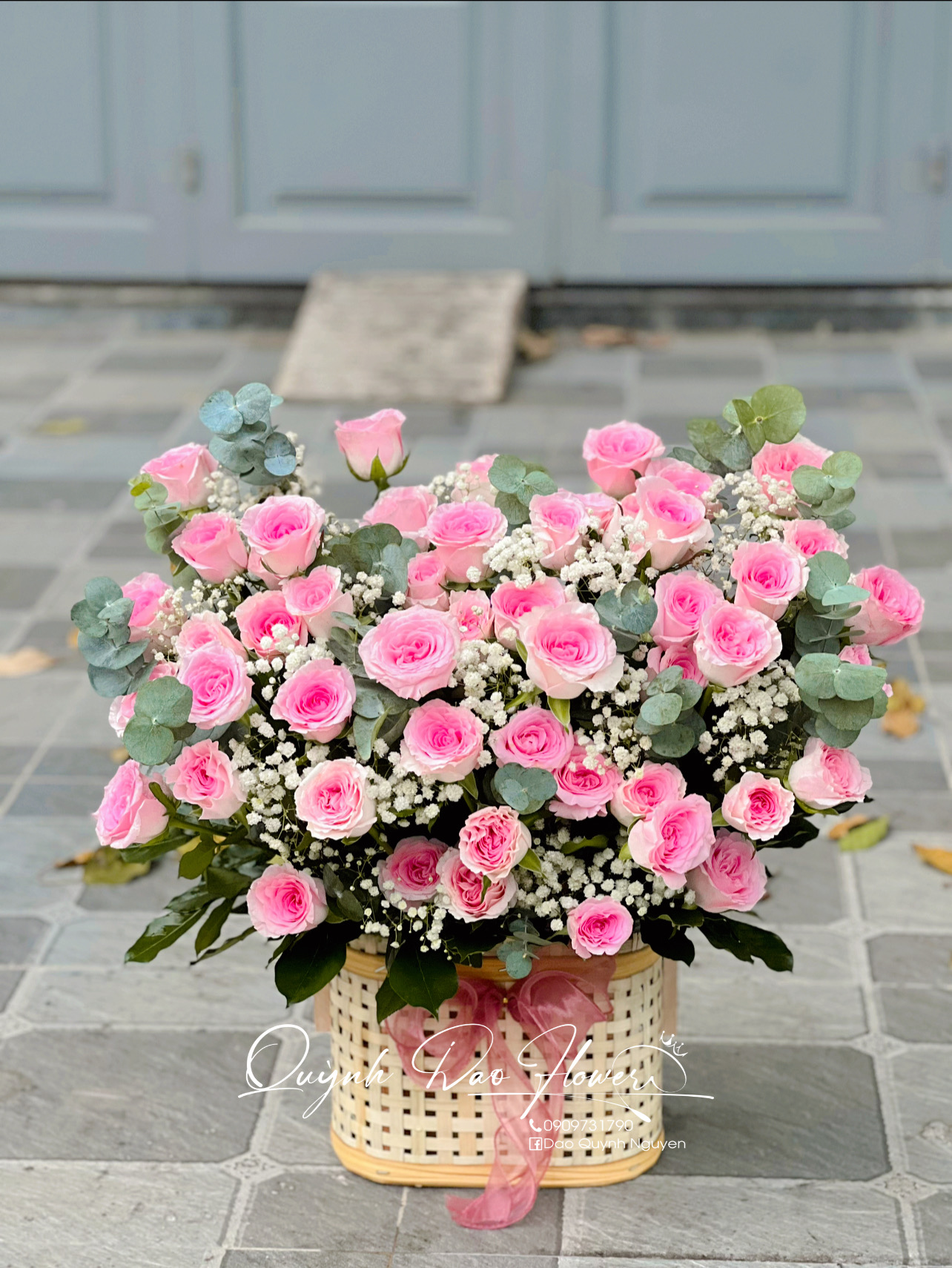 Giỏ hoa hồng to đẹp tone paster