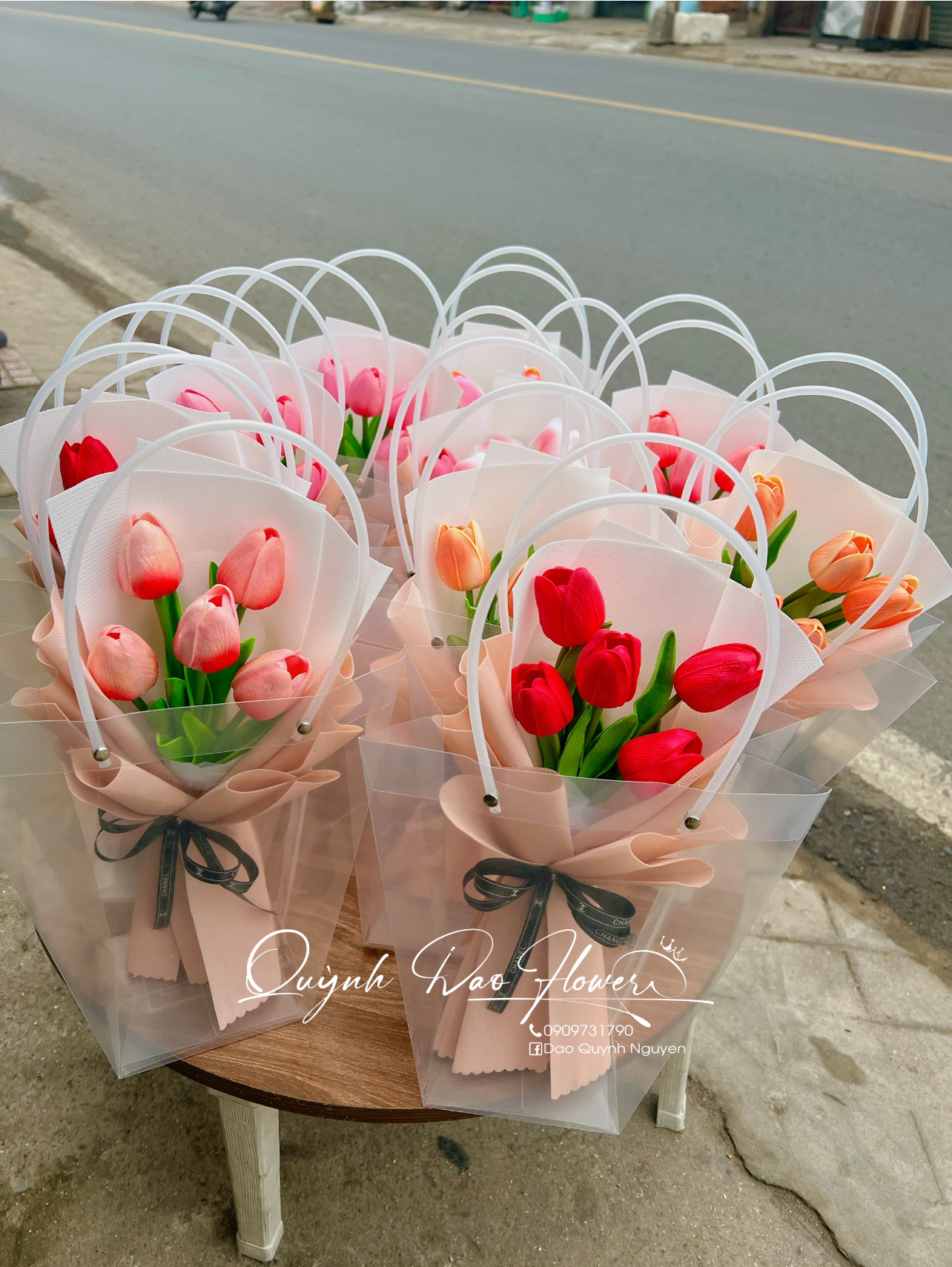 Bó hoa tulip kem túi 