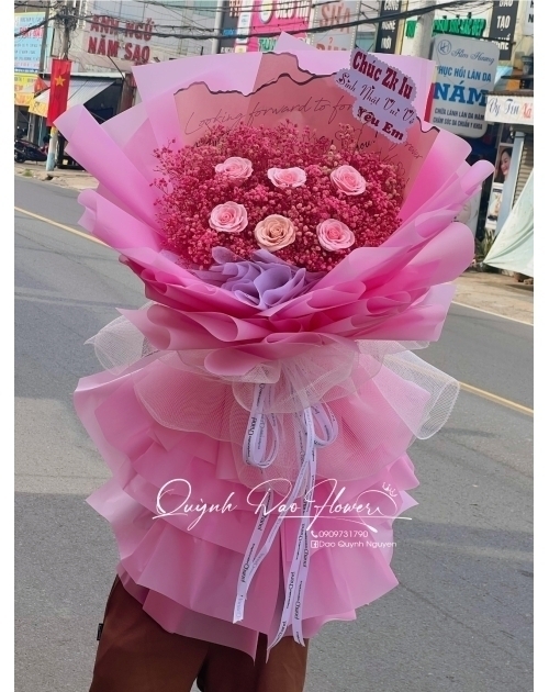 Bó hoa bi khô khổng lồ