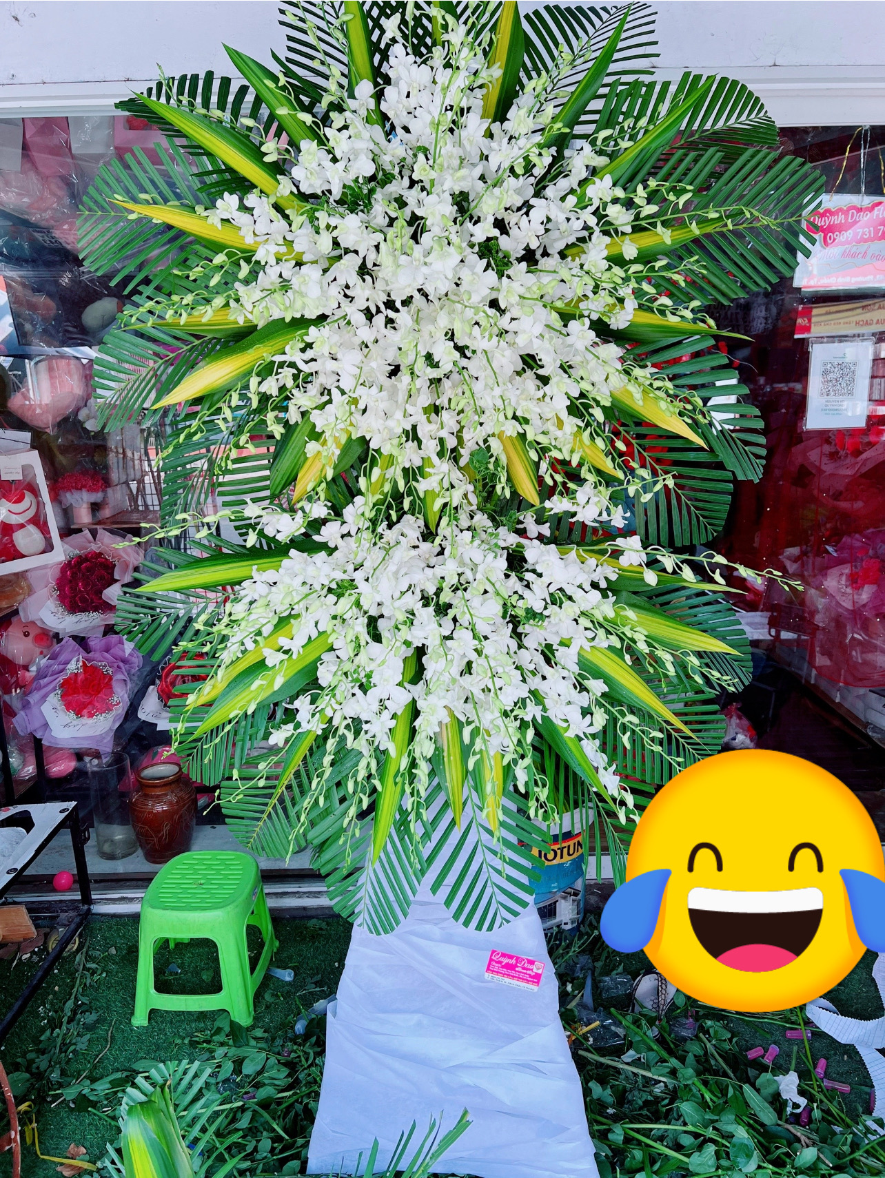 Kệ viếng lan trắng