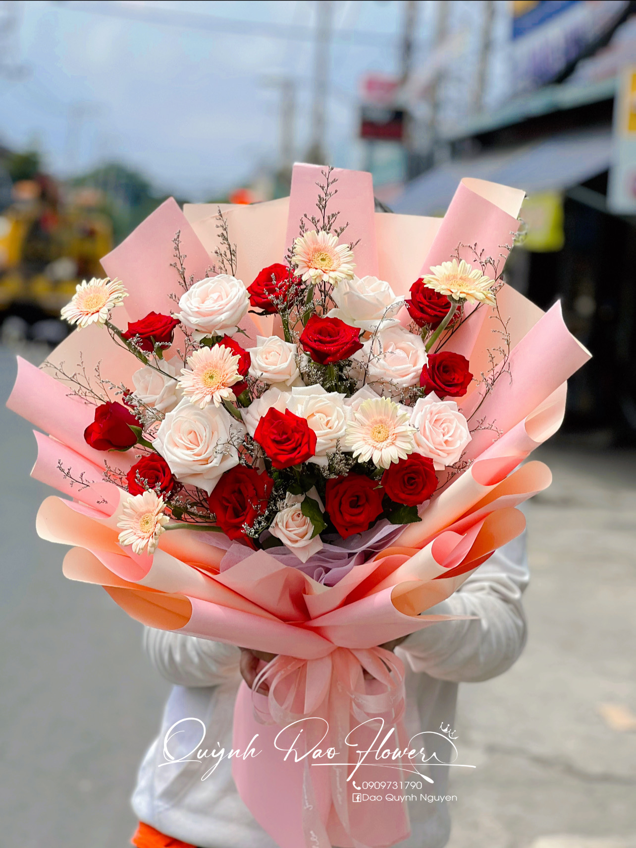 Bó hoa hồng mix đủ loại 