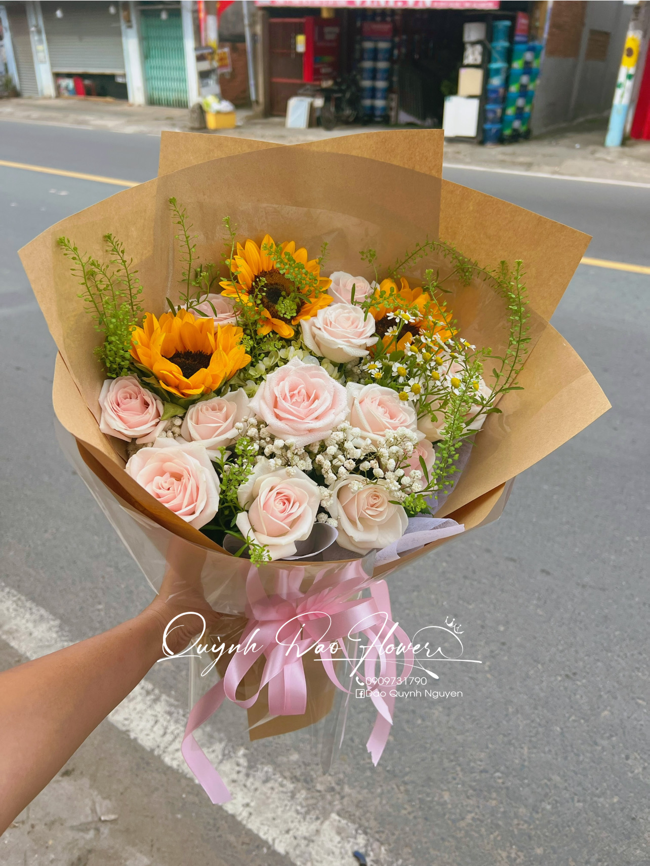 Hoa tốt nghiệp đại học thủ Đức 