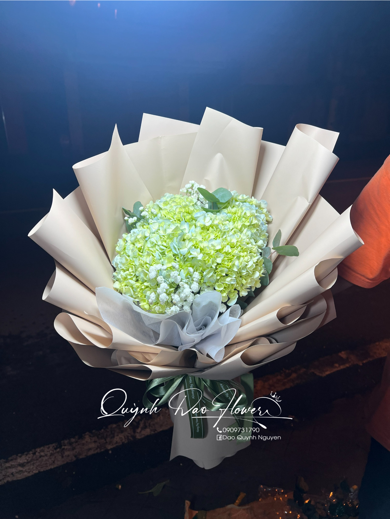 Bó hoa Cẩm Tú cầu nhỏ xinh