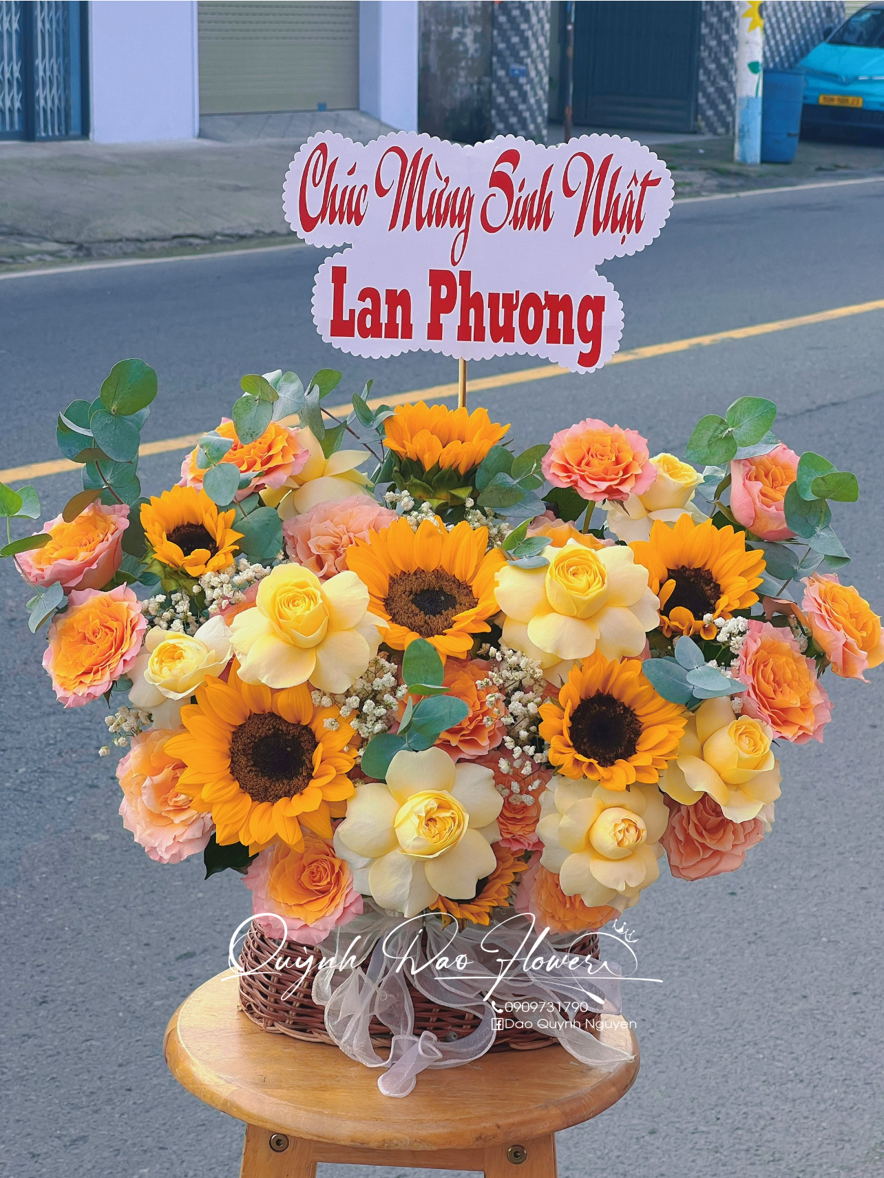 Giỏ hoa hướng dương mix hồng cam tại Bình Chánh 