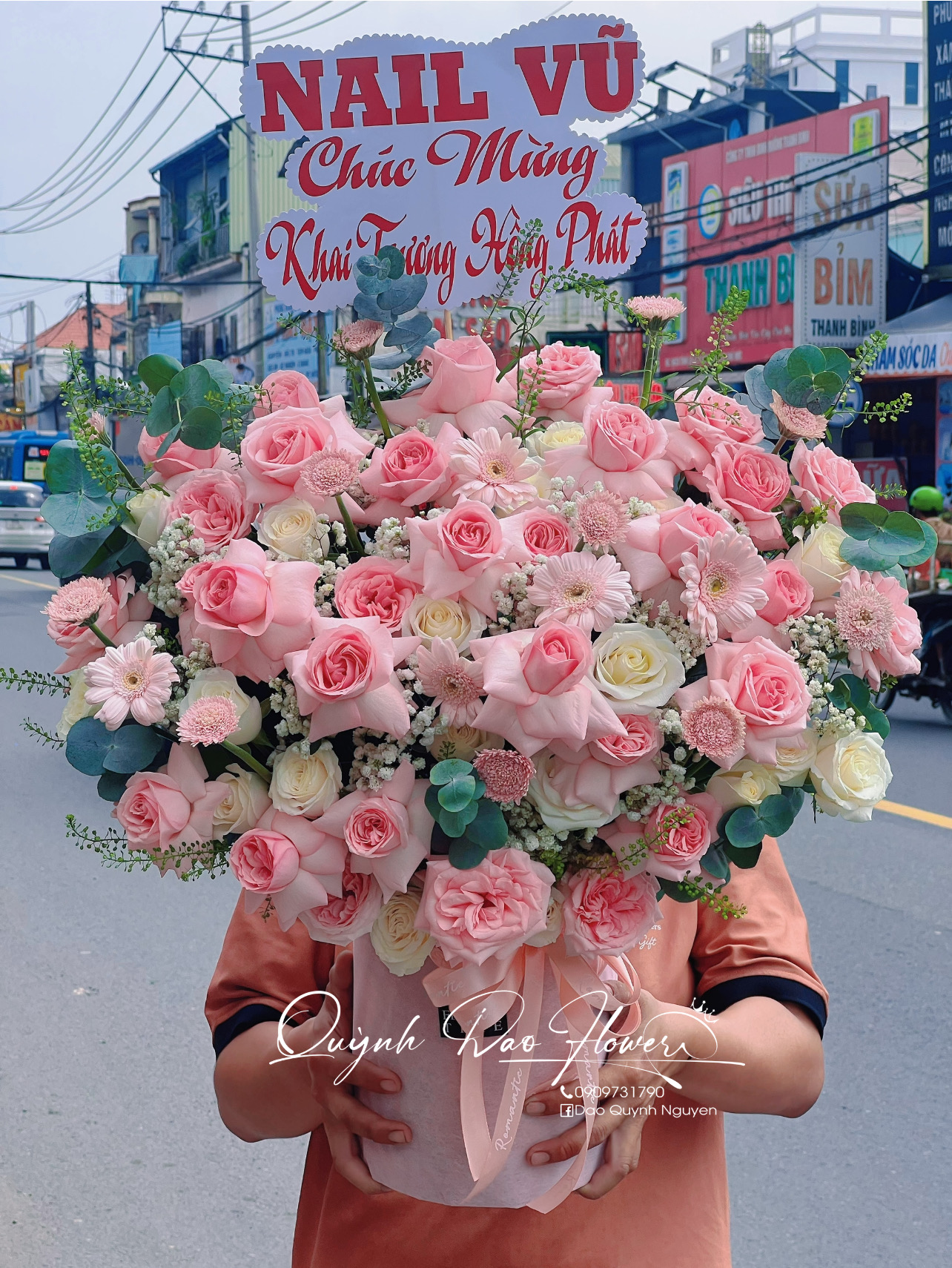 Giỏ hoa tone hồng tại bình Thạnh 