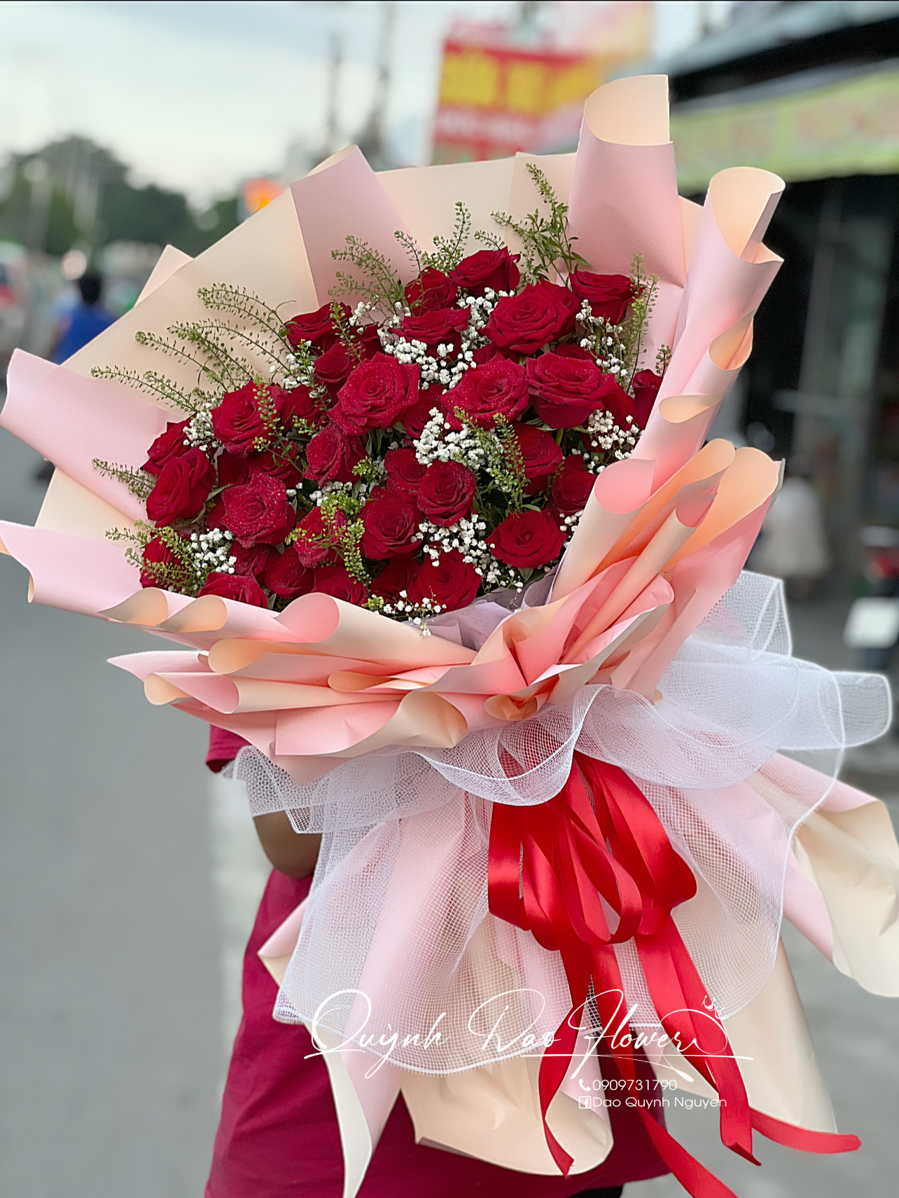 Bó hoa hồng đỏ tặng mẹ vợ