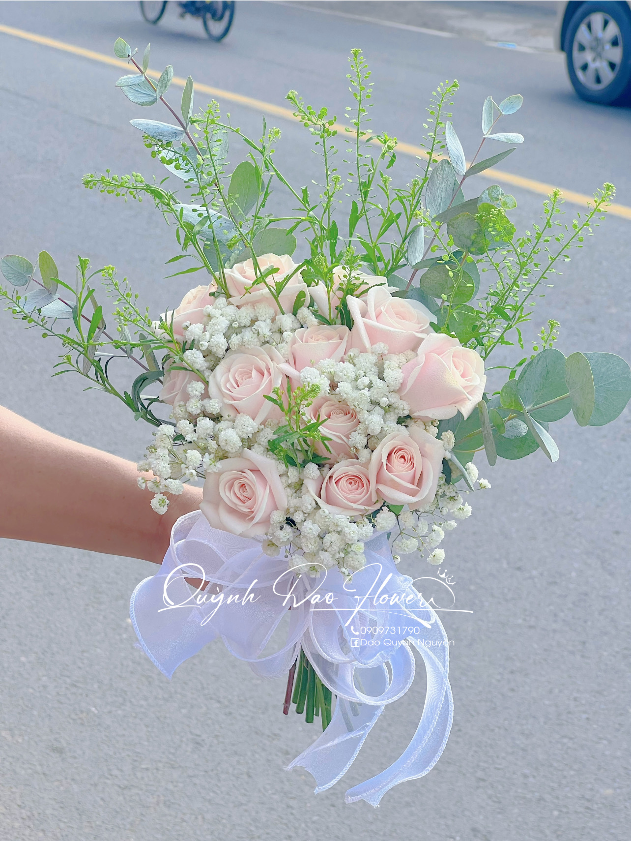 Bó hoa cưới hồng kem