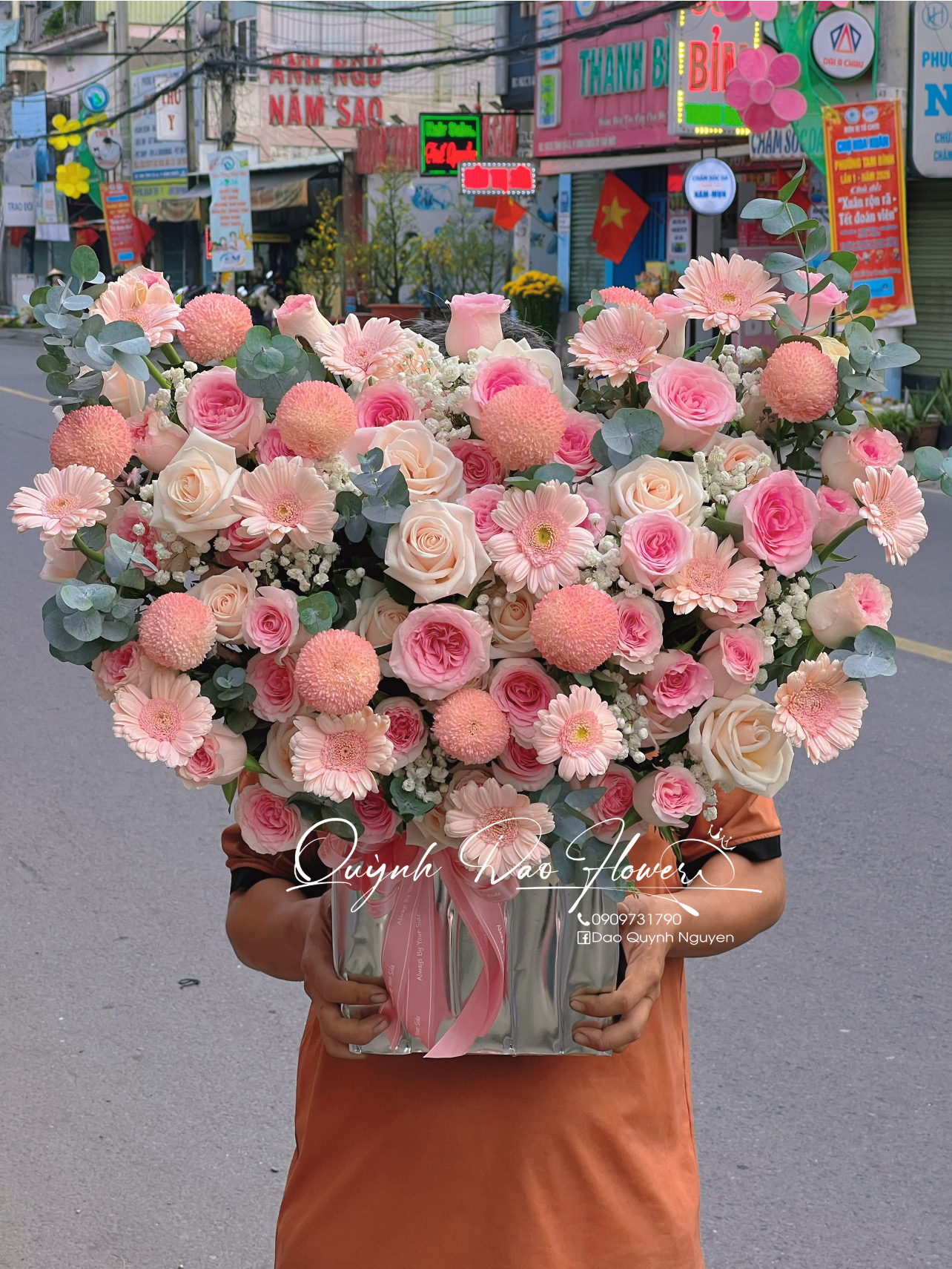 Giỏ hoa tone hồng khổng lồ thủ Đức 