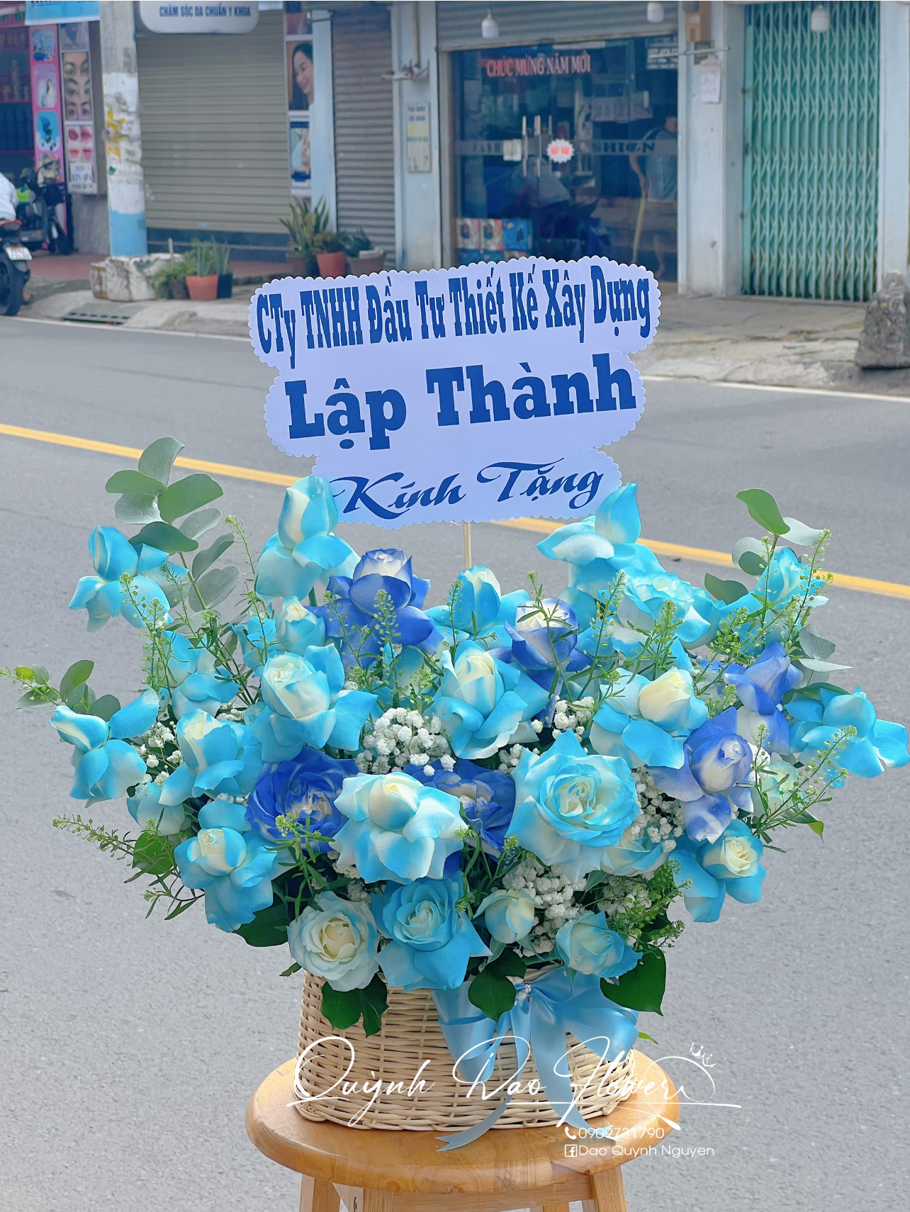 Lẵng hoa xanh dương tại Bình Dương 