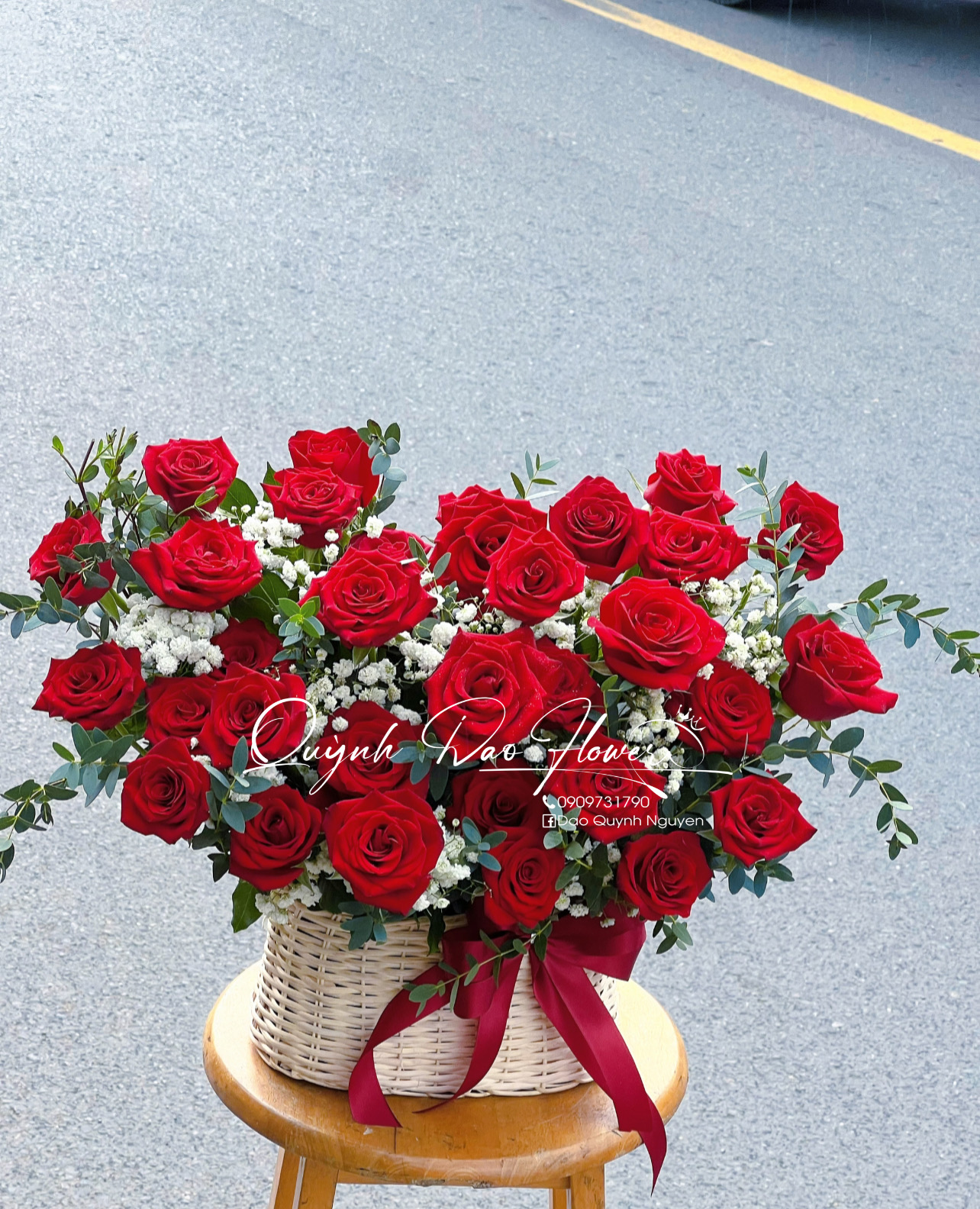 Giỏ hoa khai trương tone đỏ bình chiểu 