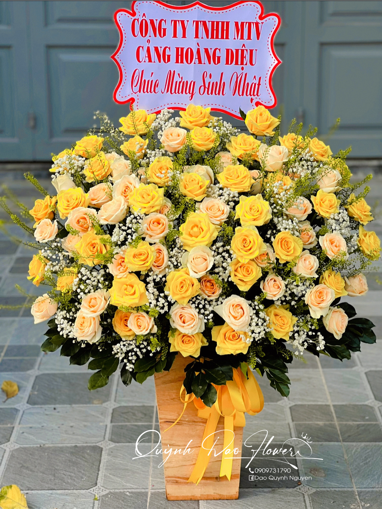 Giỏ hoa màu vàng to đẹp tặng công ty 