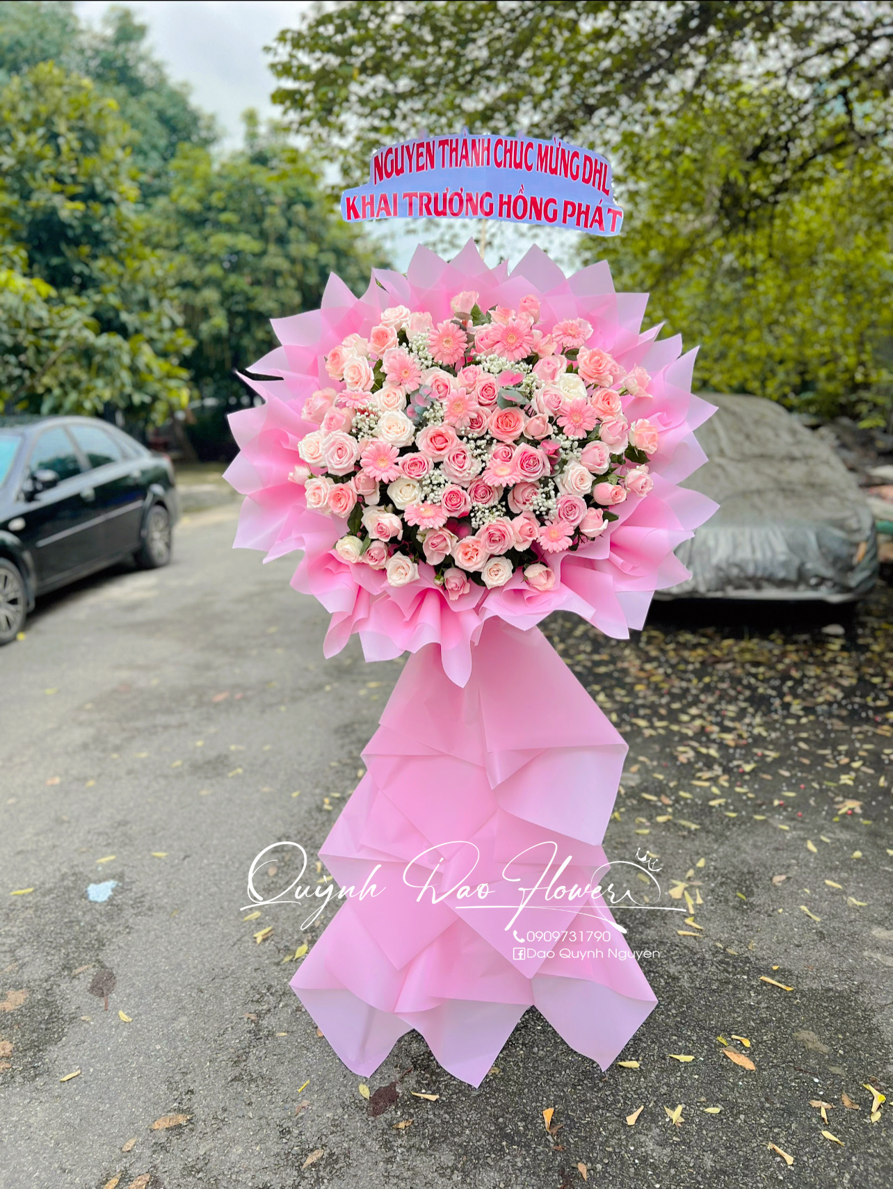 Kệ khai trương tone Hồng tặng công ty 