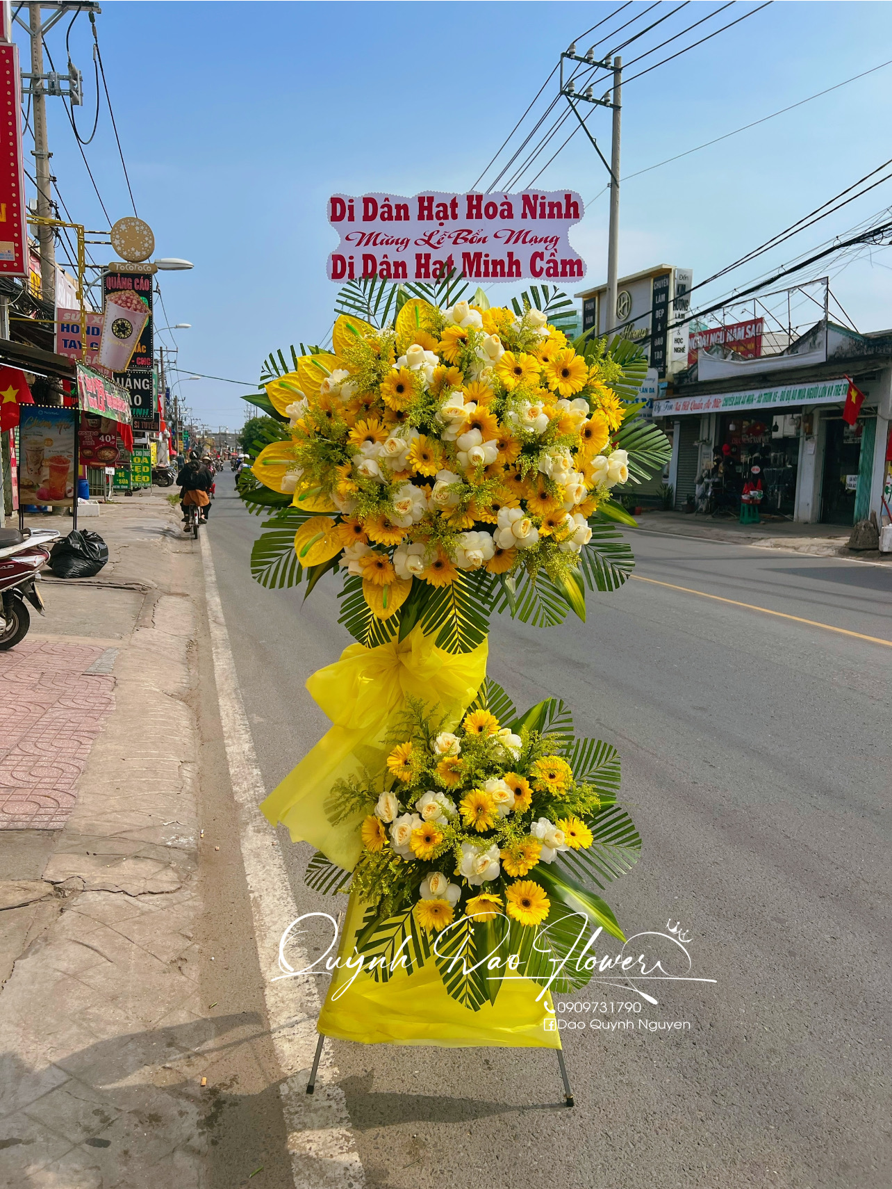 Kệ hoa chúc mừng gần Bình Chiểu , Thủ Đức
