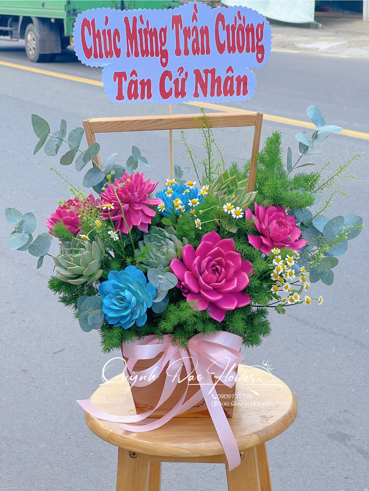 Giỏ hoa sen đá tại vạn Phúc 