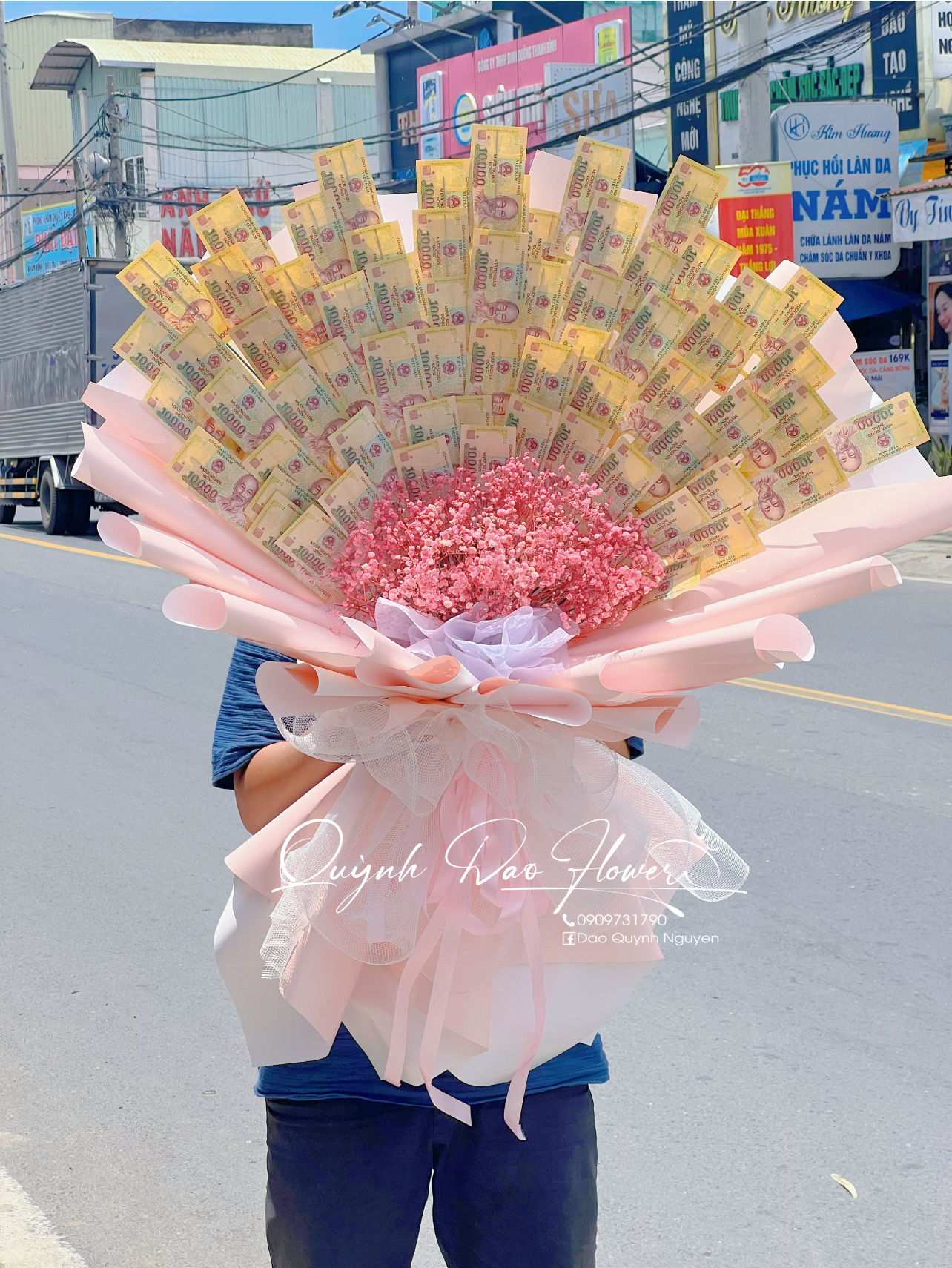 Bó hoa tiền 65 tờ 10k