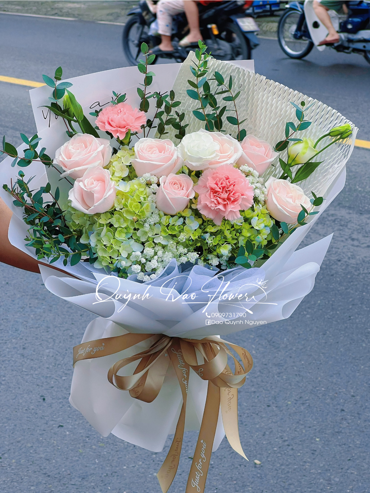 Bó hoa Cẩm Tú cầu thủ Đức 
